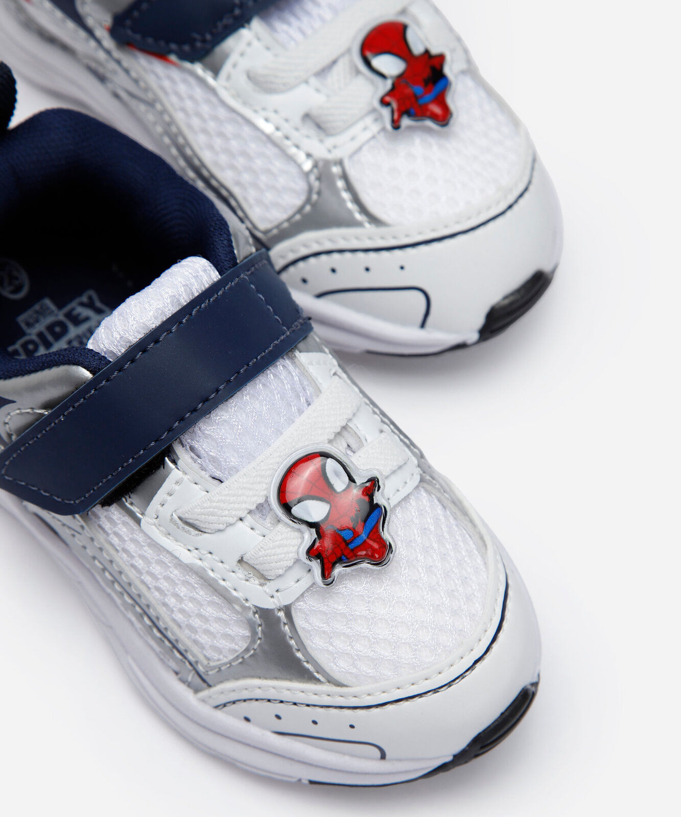 tênis esportivo infantil com recortes e velcro homem aranha branco