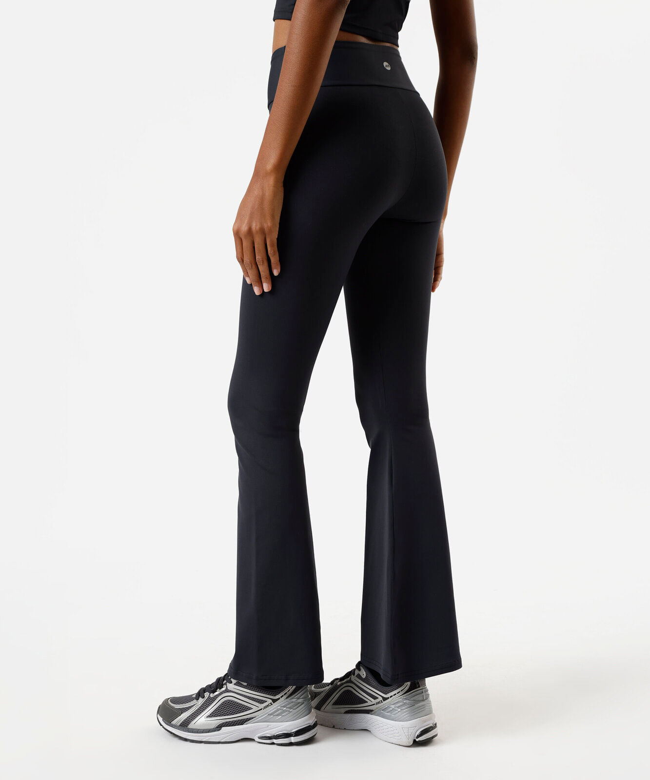calça legging flare esportiva feminina de poliamida preta
