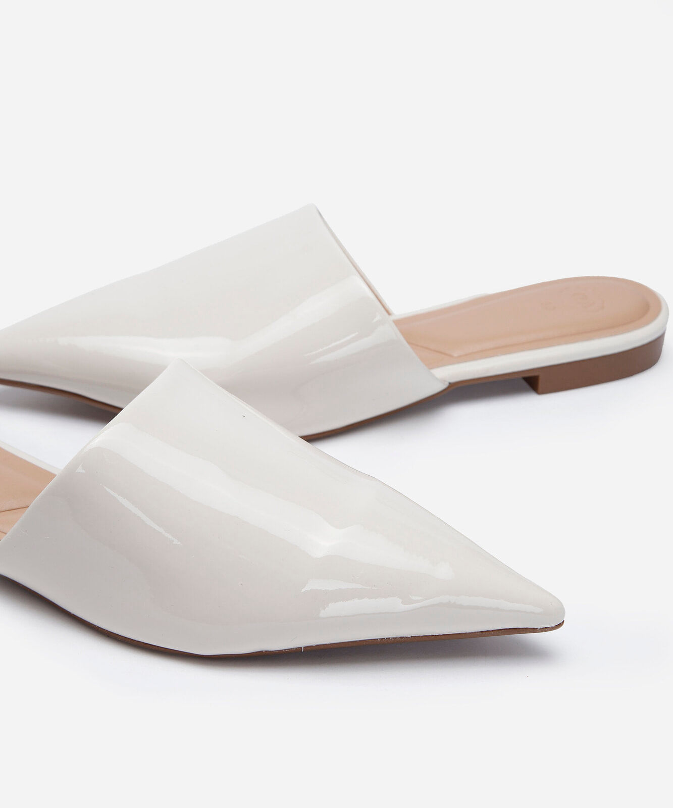mule bico fino off white