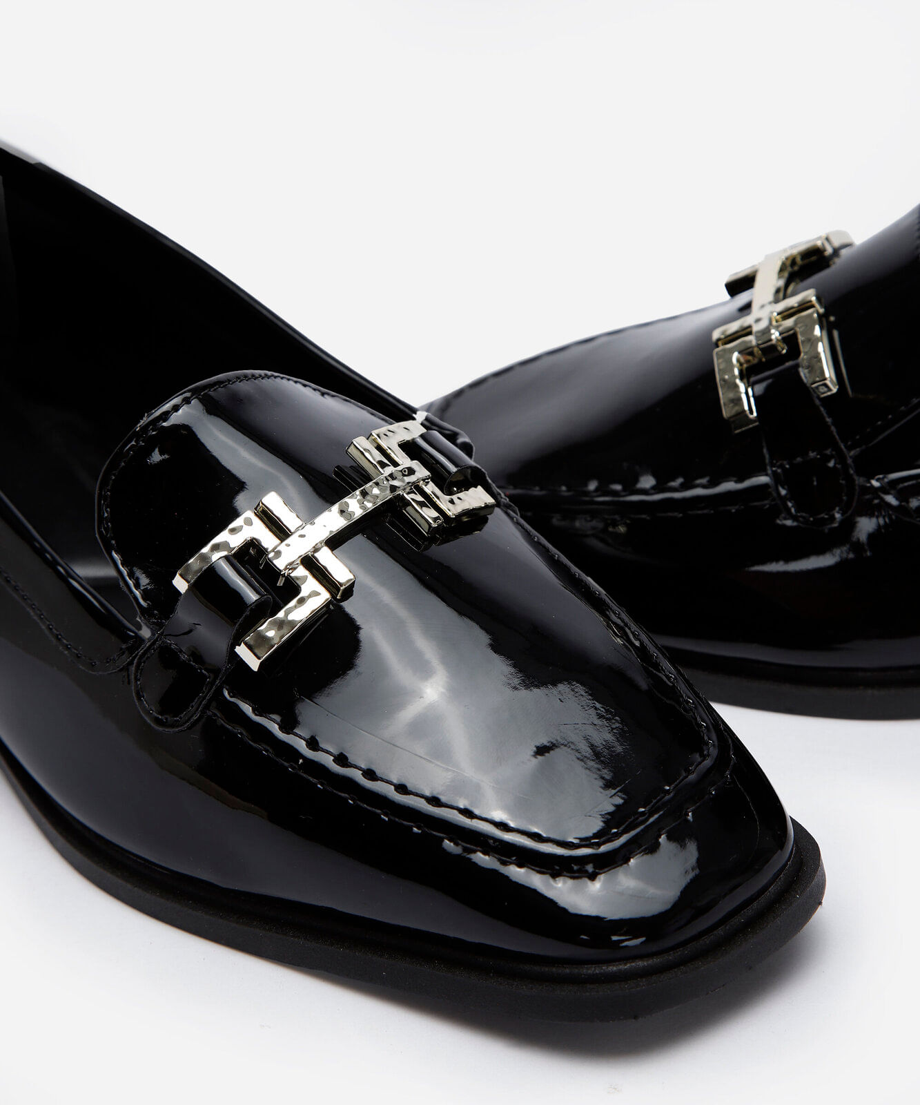 mocassim bico quadrado com fivela preto