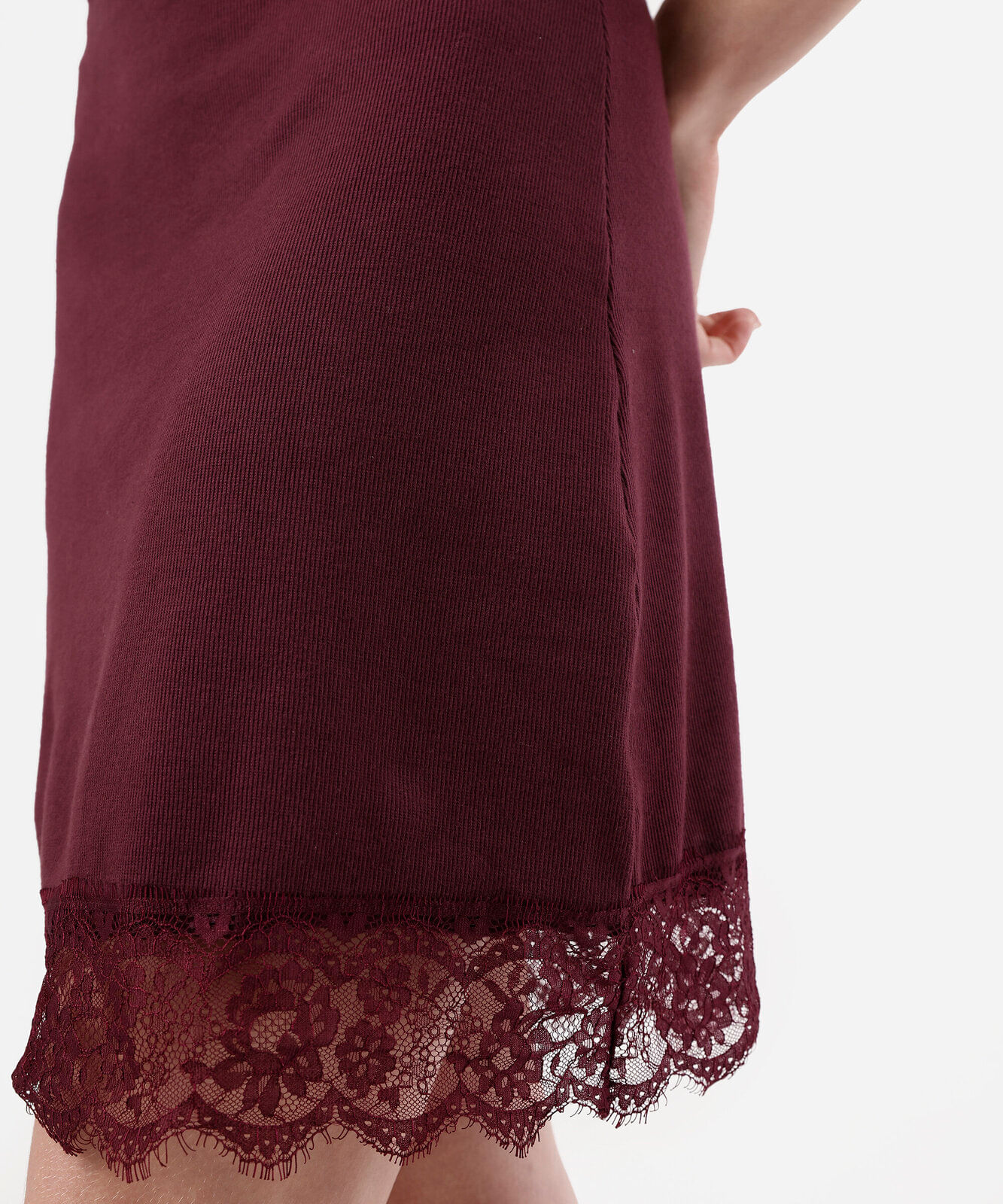 vestido curto feminino de algodão gola alta com renda franzido vinho