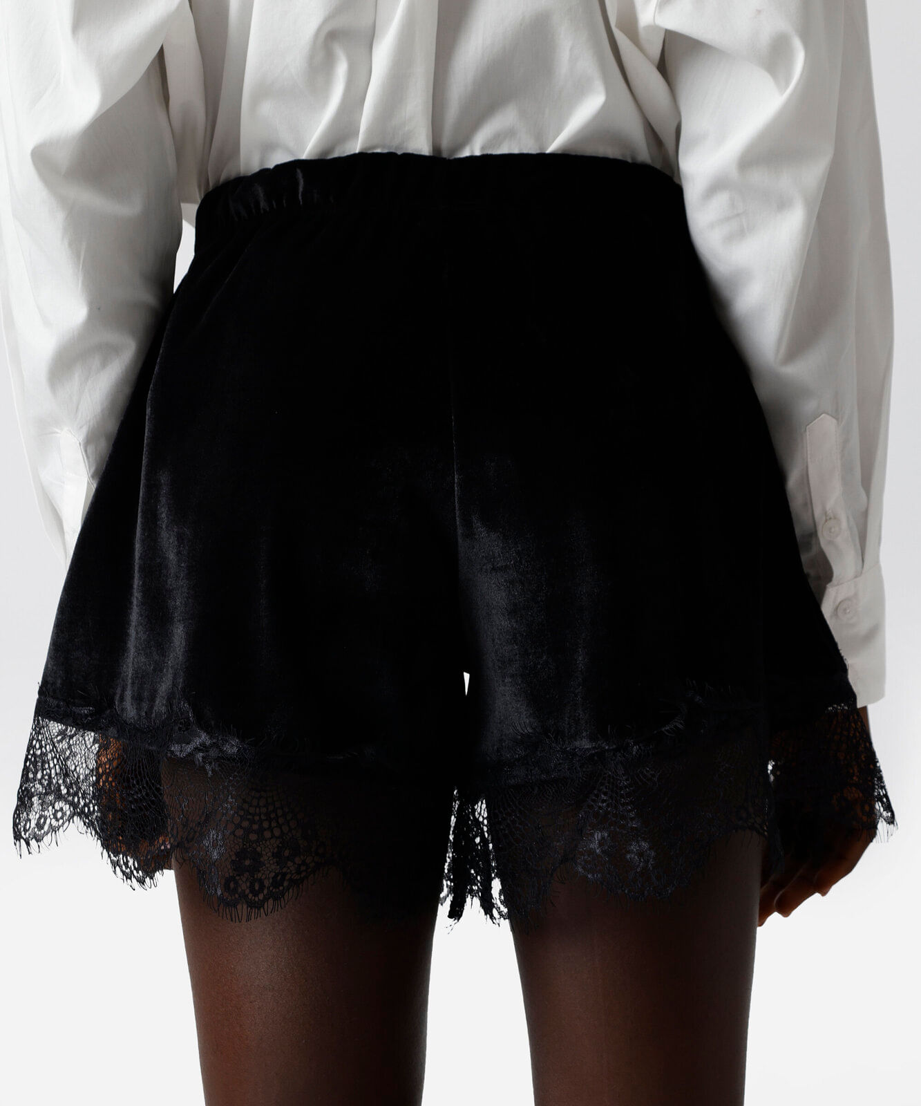 short mom feminino de veludo com renda cintura média preto