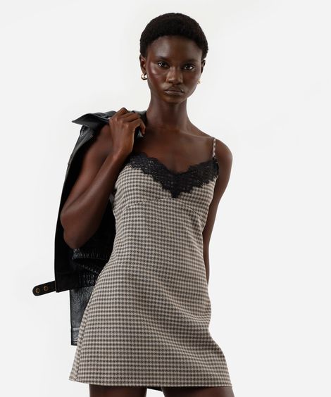 vestido curto alça fina feminino com renda xadrez bege