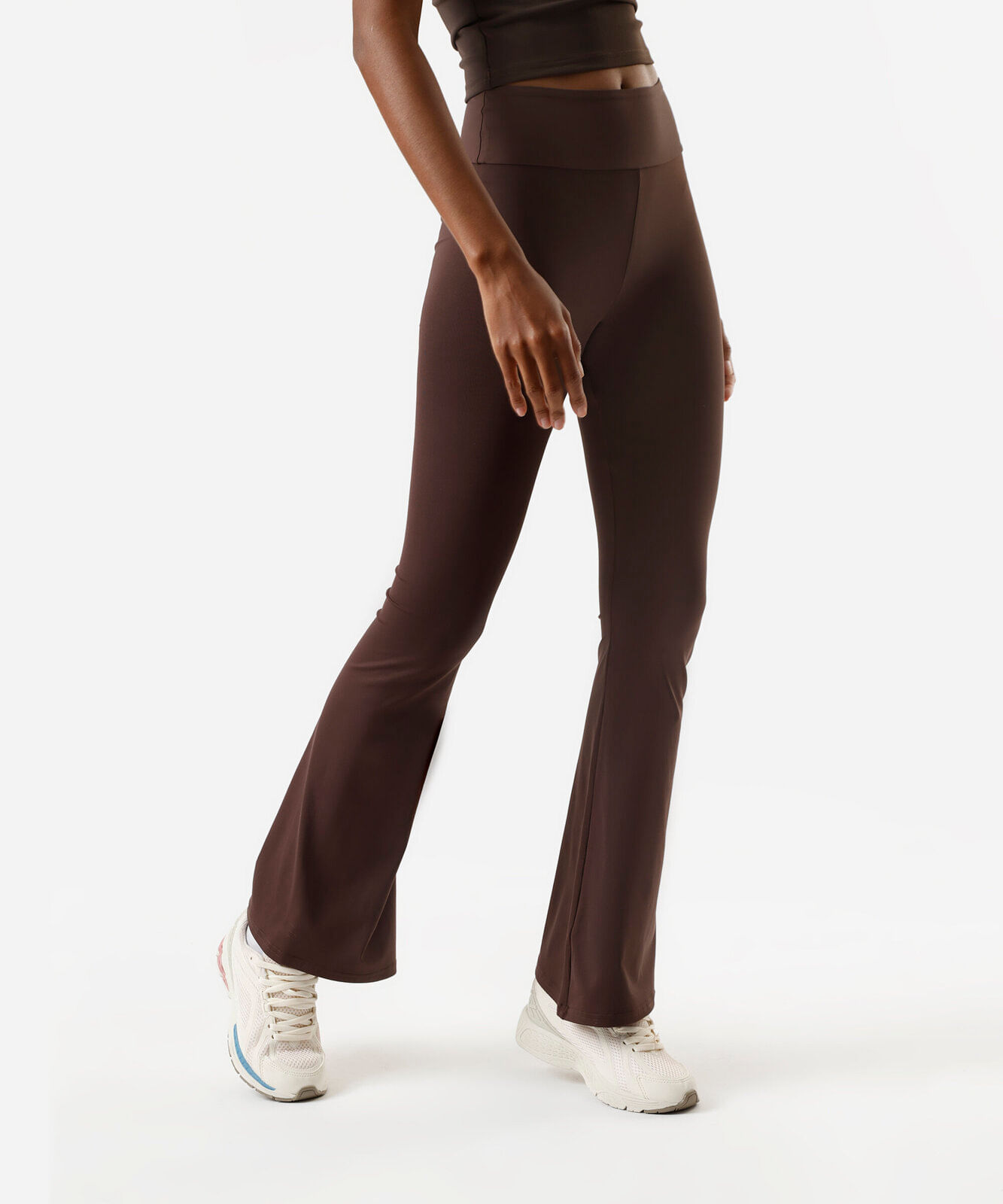 calça legging flare esportiva feminina de poliamida marrom