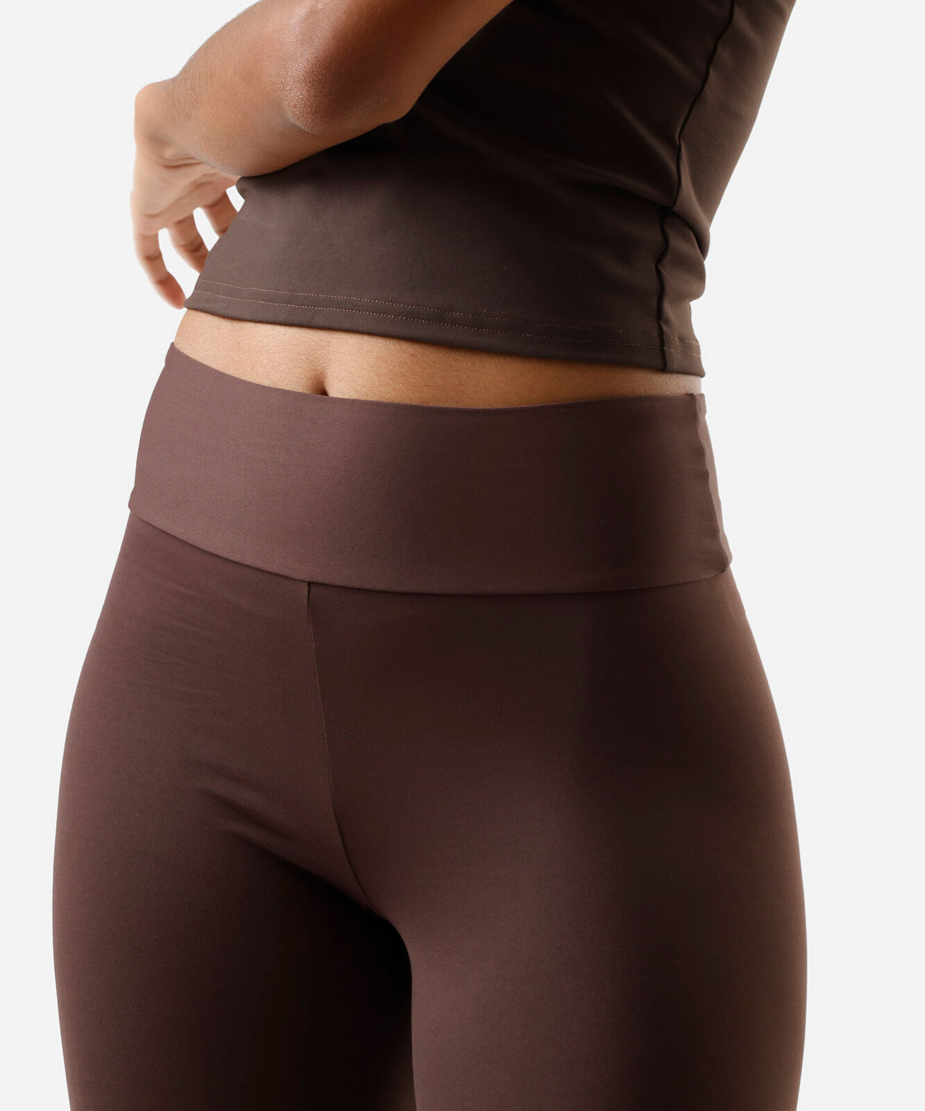 calça legging flare esportiva feminina de poliamida marrom