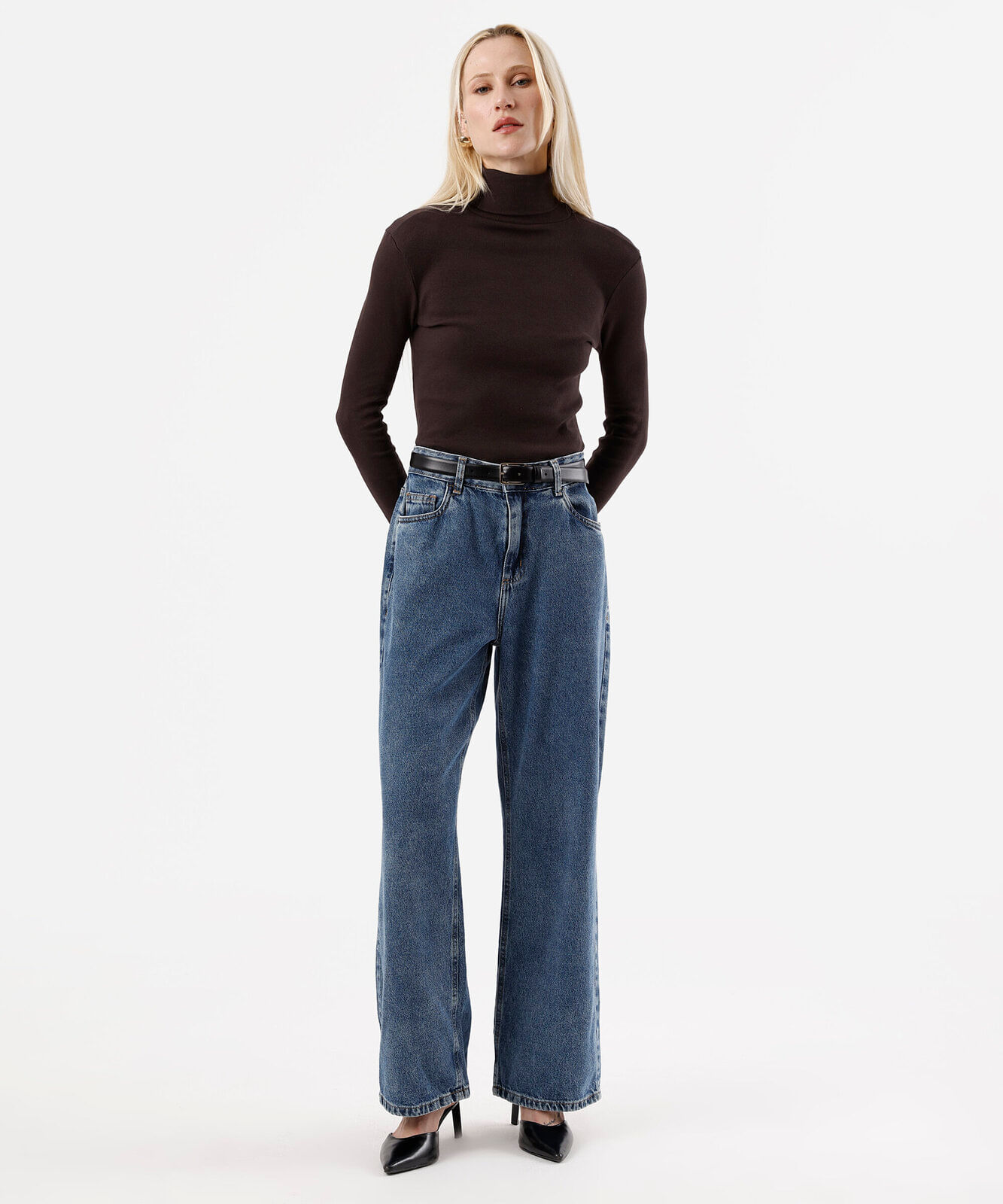 blusa de algodão cropped gola alta marrom
