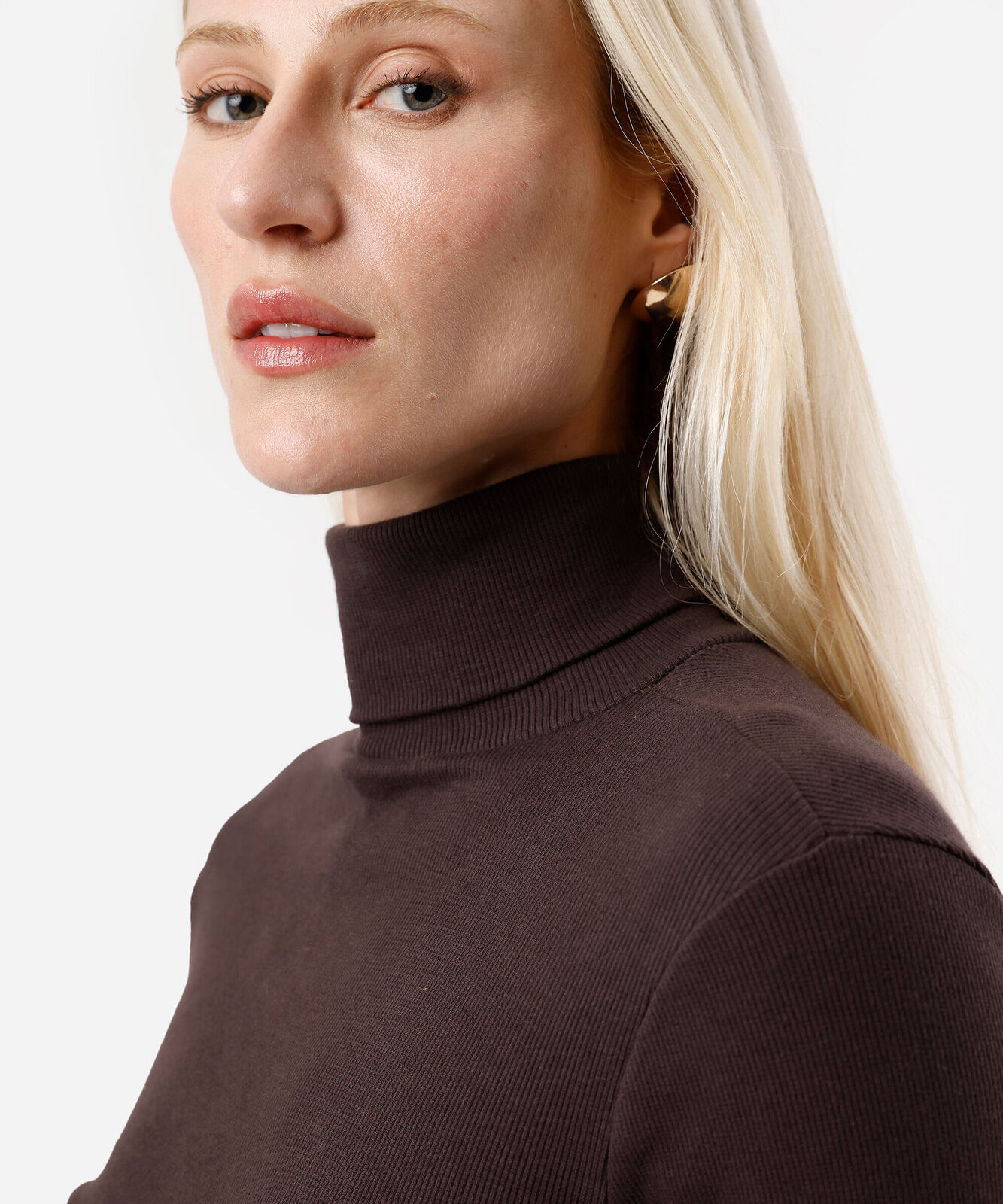 blusa de algodão cropped gola alta marrom