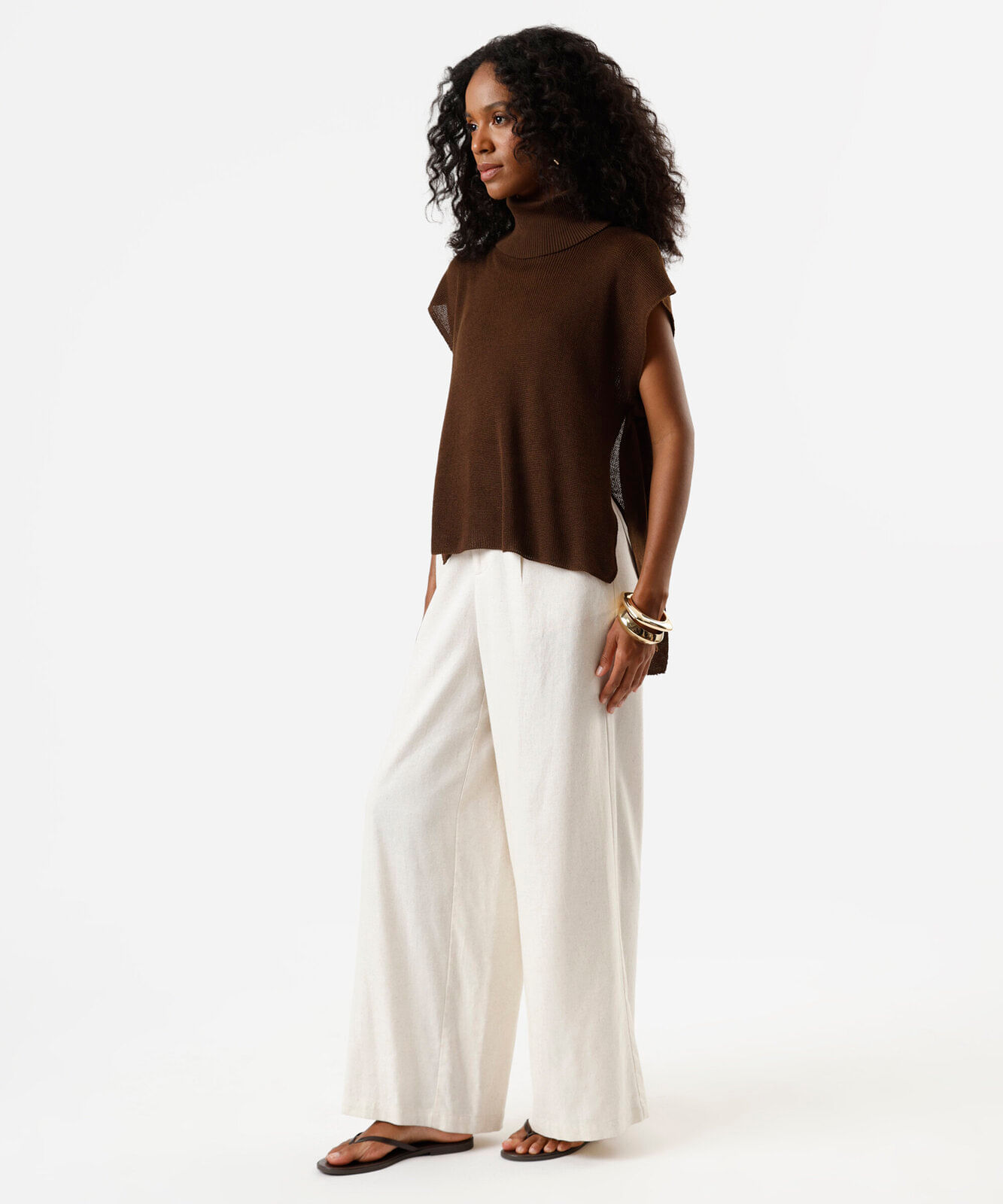 blusa feminina de tricot com abertura gola alta marrom
