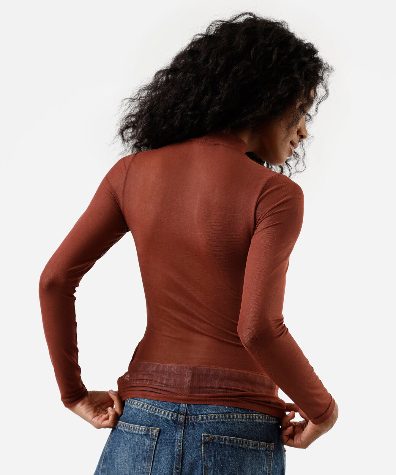 blusa de tule gola alta manga longa marrom