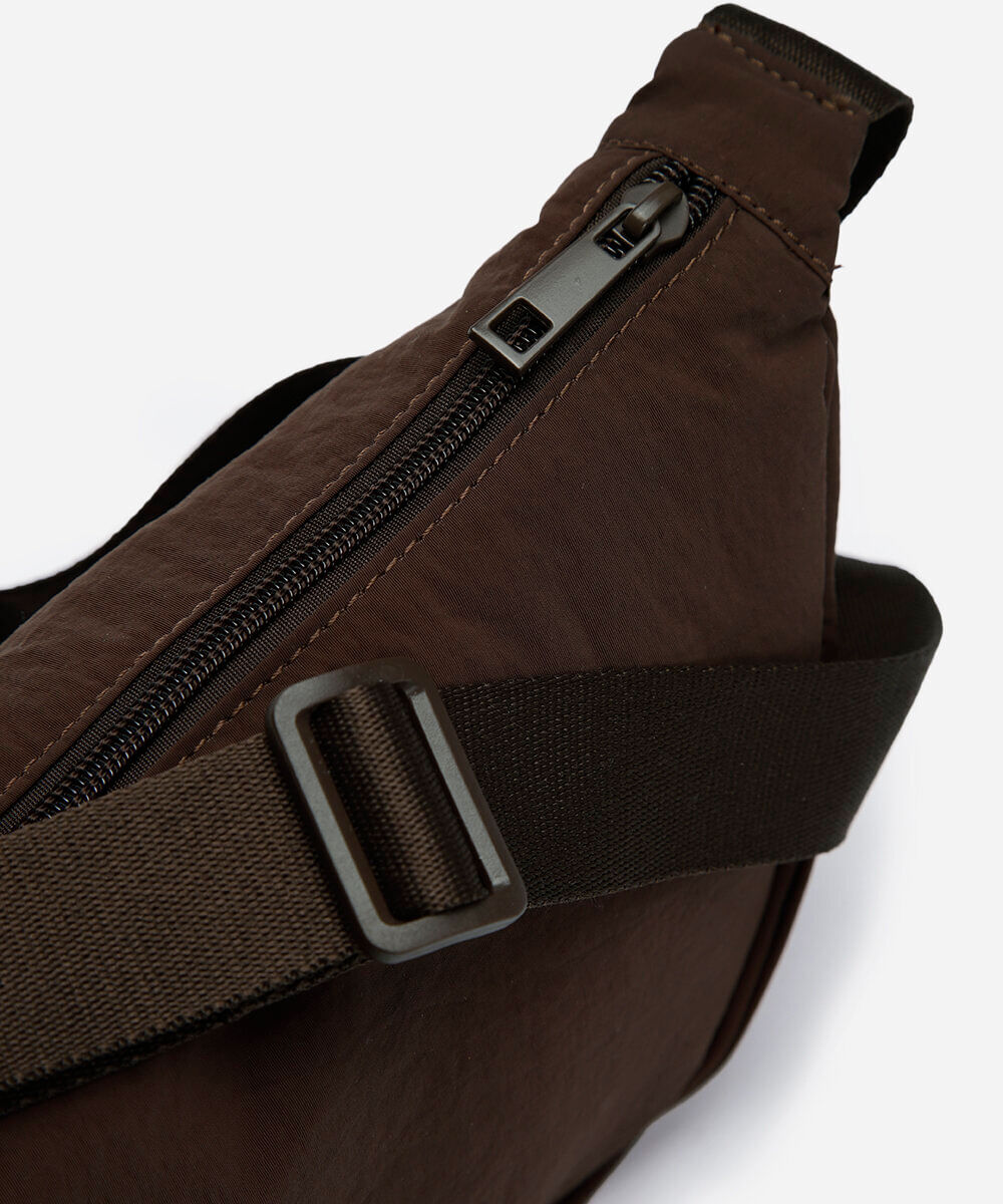 bolsa meia lua marrom