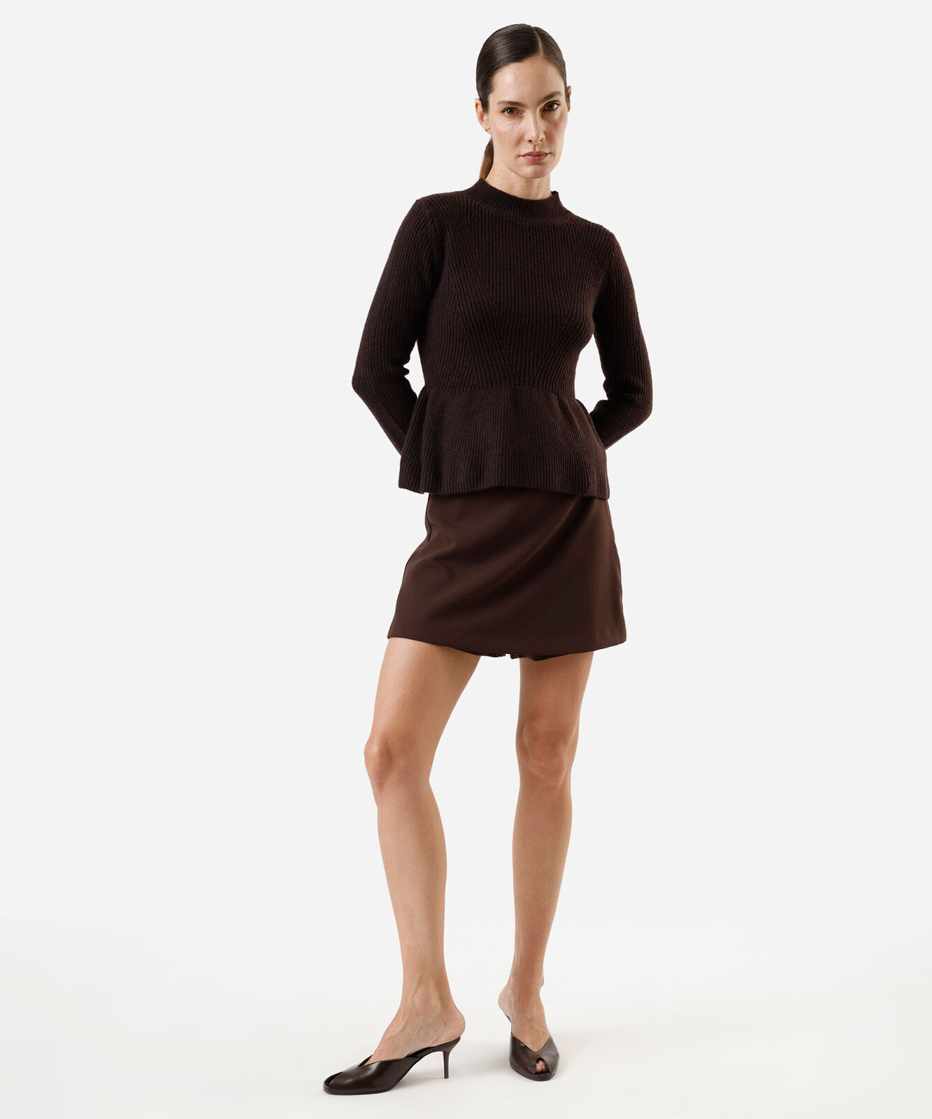 suéter peplum feminino de tricot canelado marrom