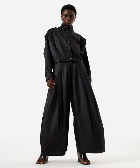 calça maxi balloon feminina de sarja resinada com pregas cintura alta preta