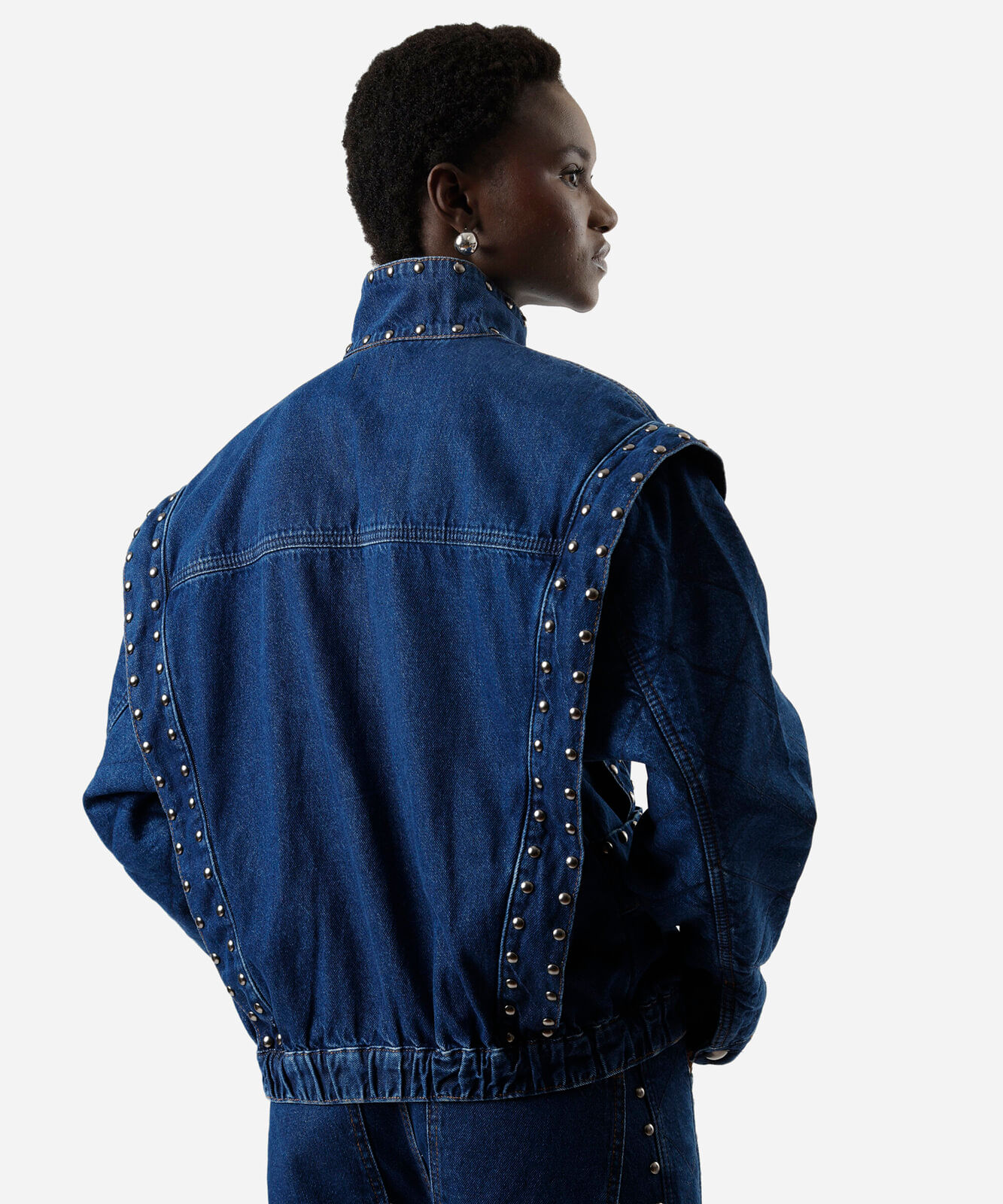 jaqueta bomber oversized feminina jeans matelassê com tachas azul
