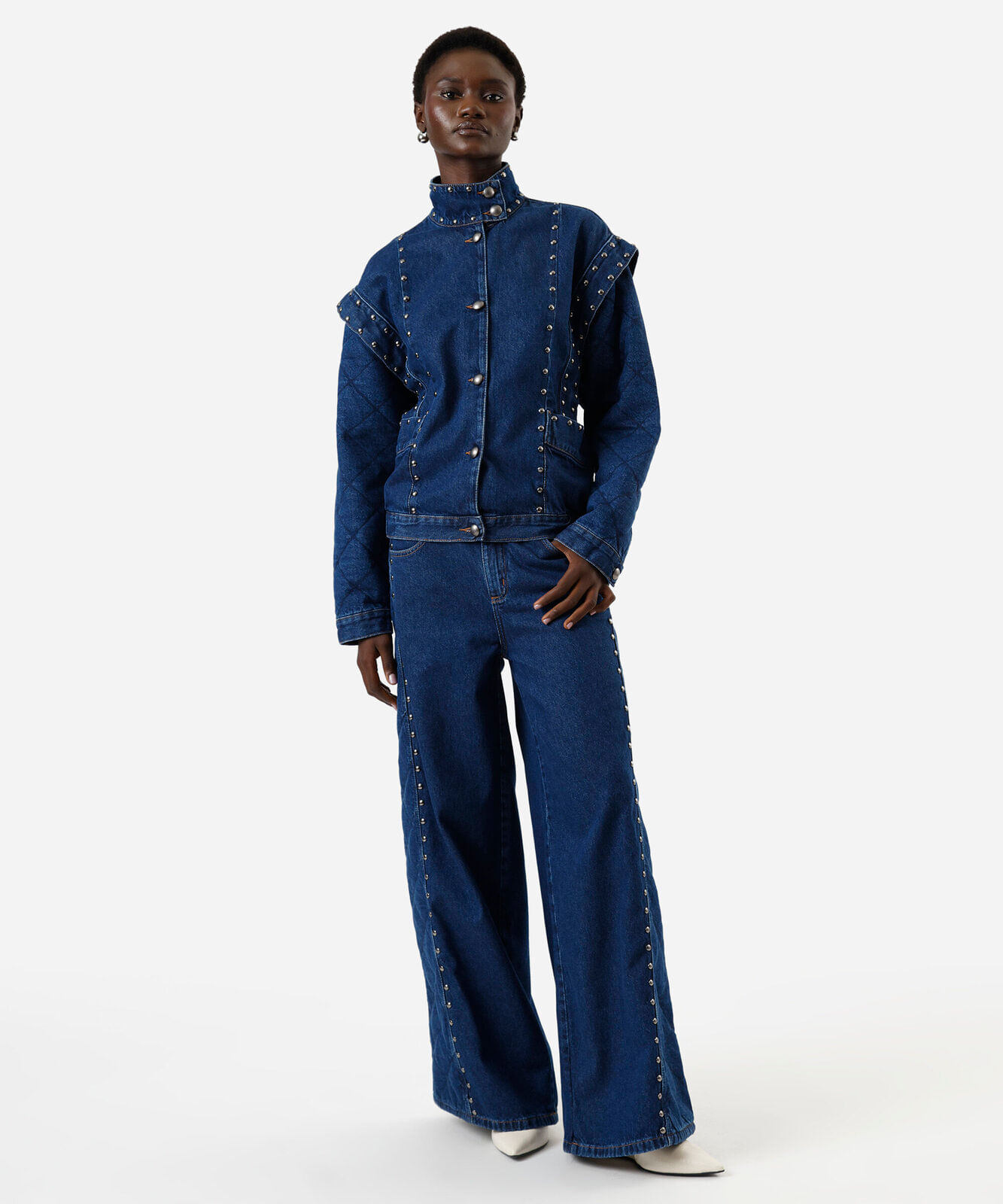 jaqueta bomber oversized feminina jeans matelassê com tachas azul