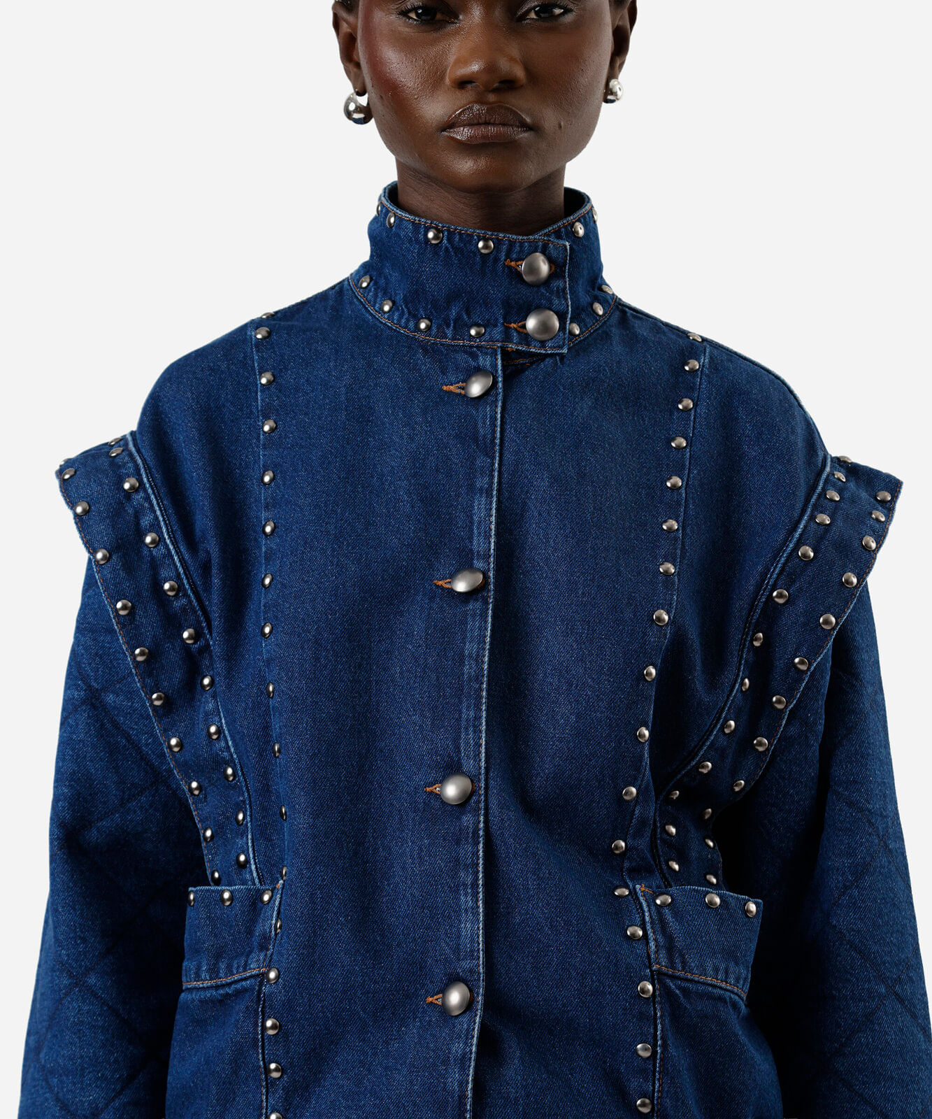 jaqueta bomber oversized feminina jeans matelassê com tachas azul