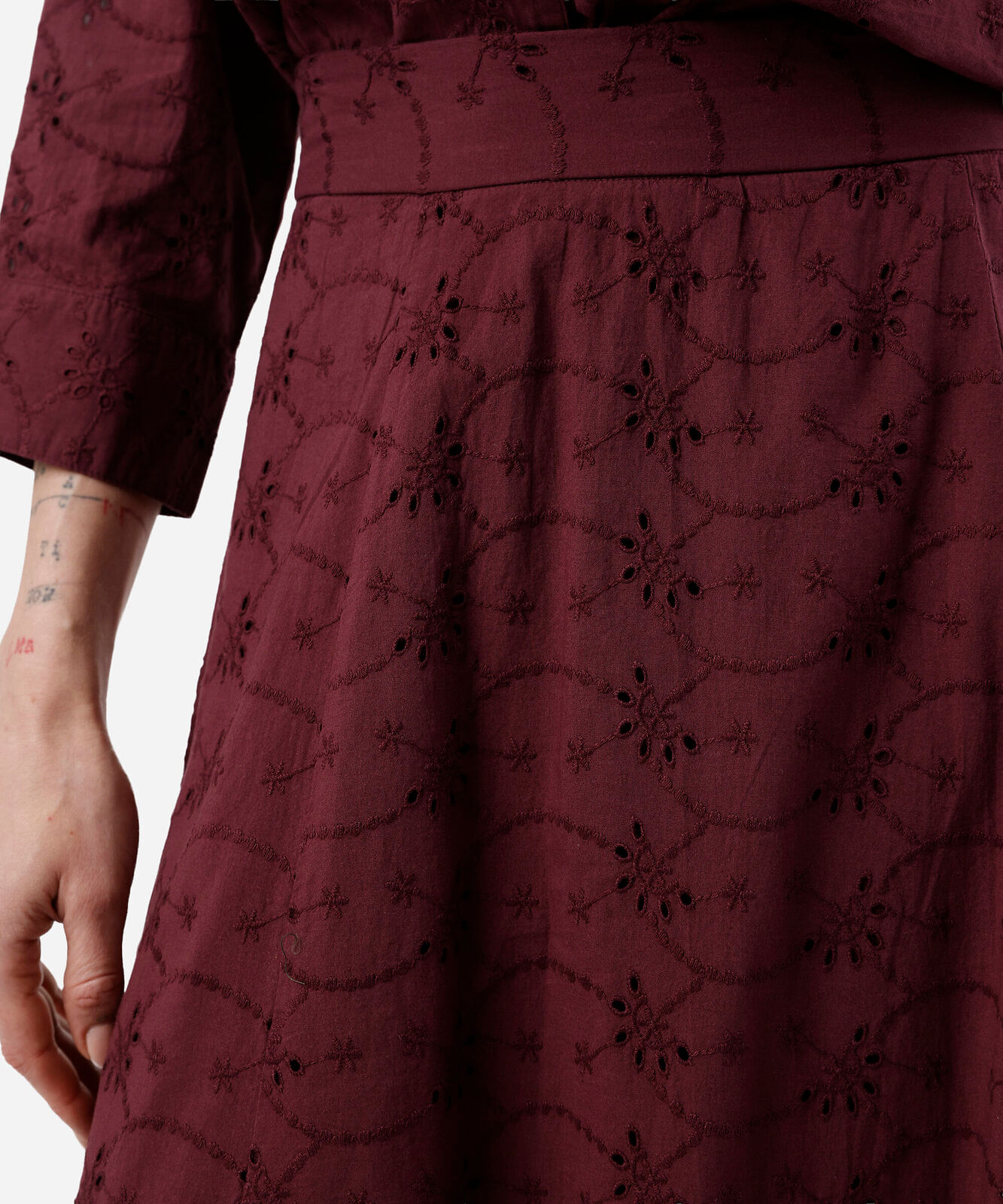 saia midi evasê feminina de laise vinho