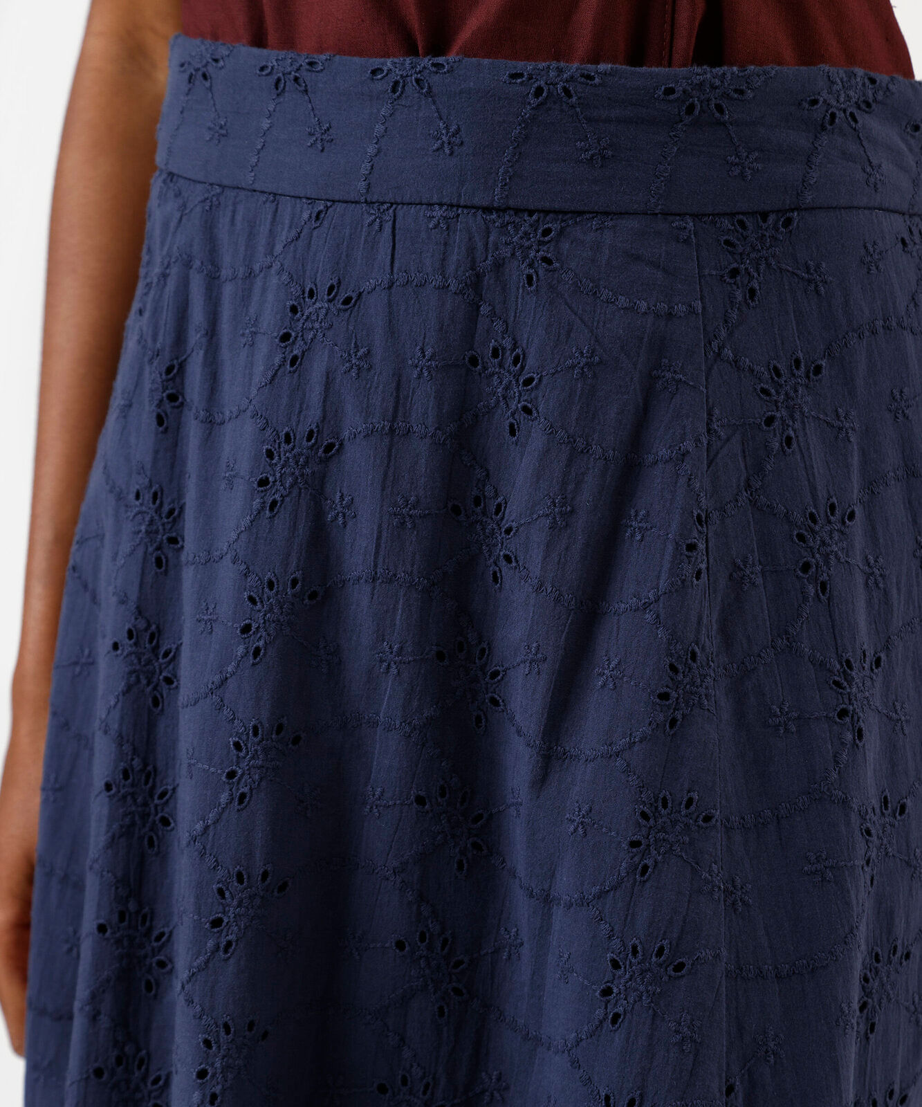 saia midi evasê feminina de laise azul