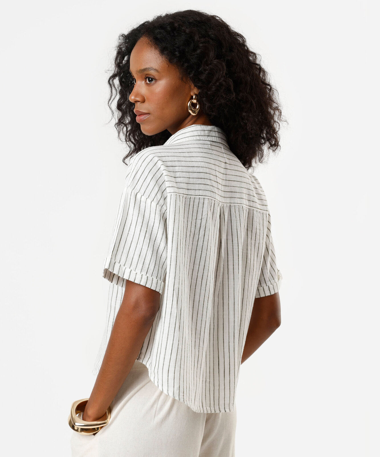 camisa feminina de algodão com bolsos listrada verde