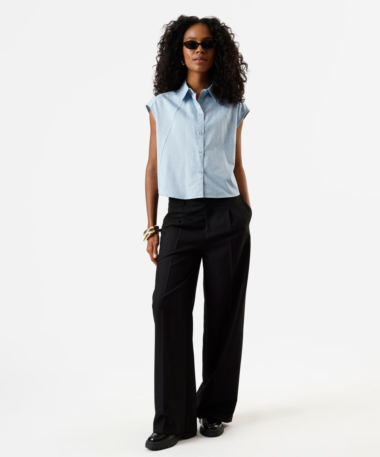 camisa feminina de algodão com recortes azul