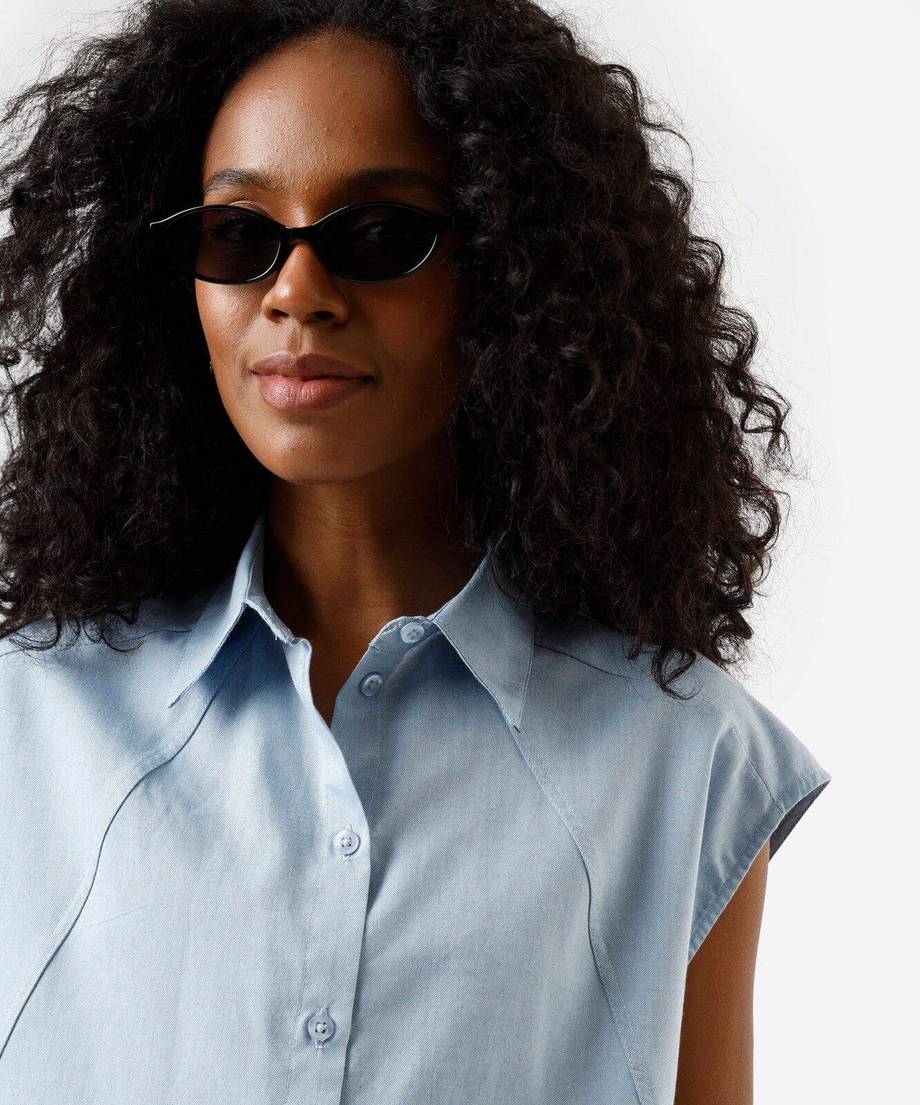 camisa feminina de algodão com recortes azul