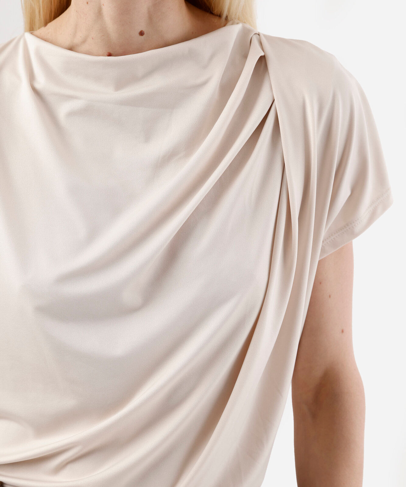 blusa feminina manga curta franzida bege