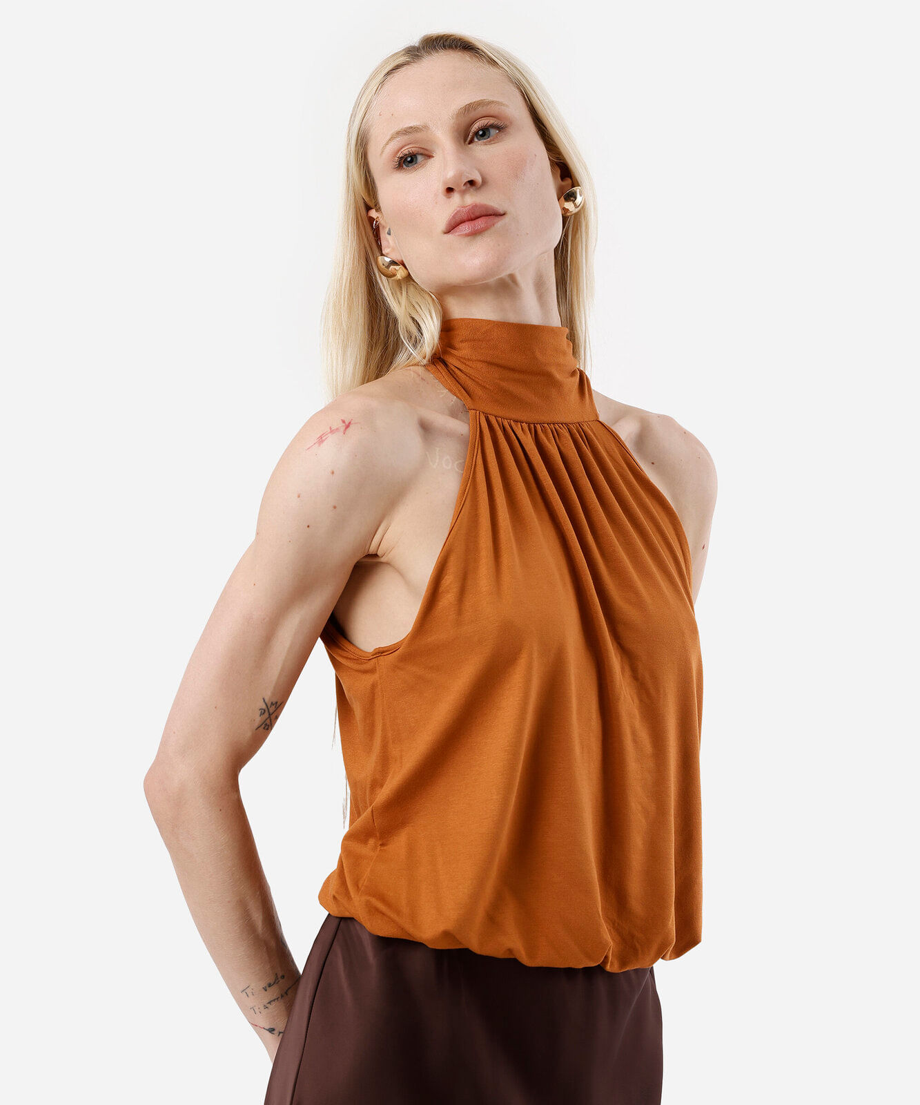 blusa feminina de viscose halterneck com amarração laranja