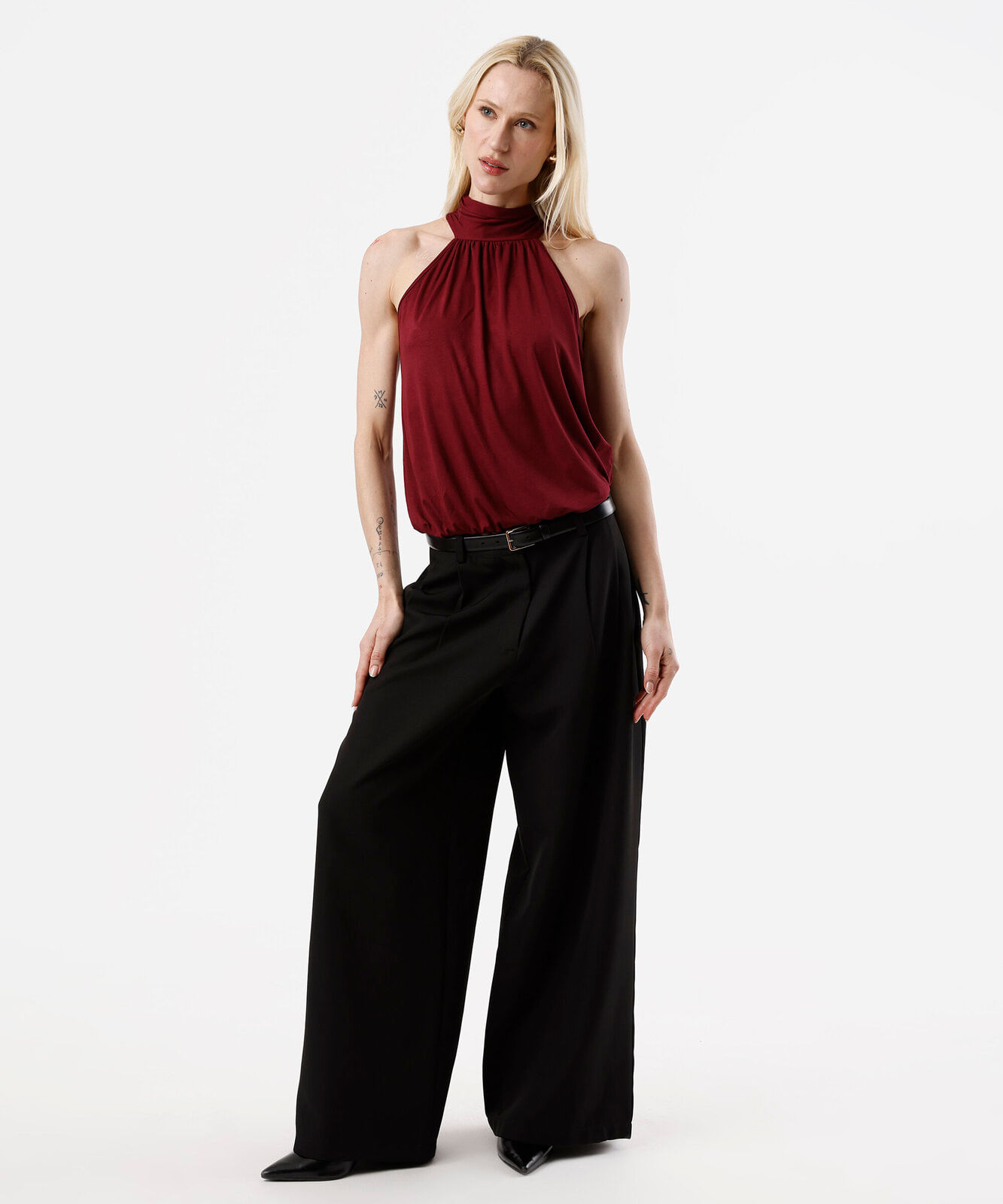 blusa feminina de viscose halterneck com amarração vinho