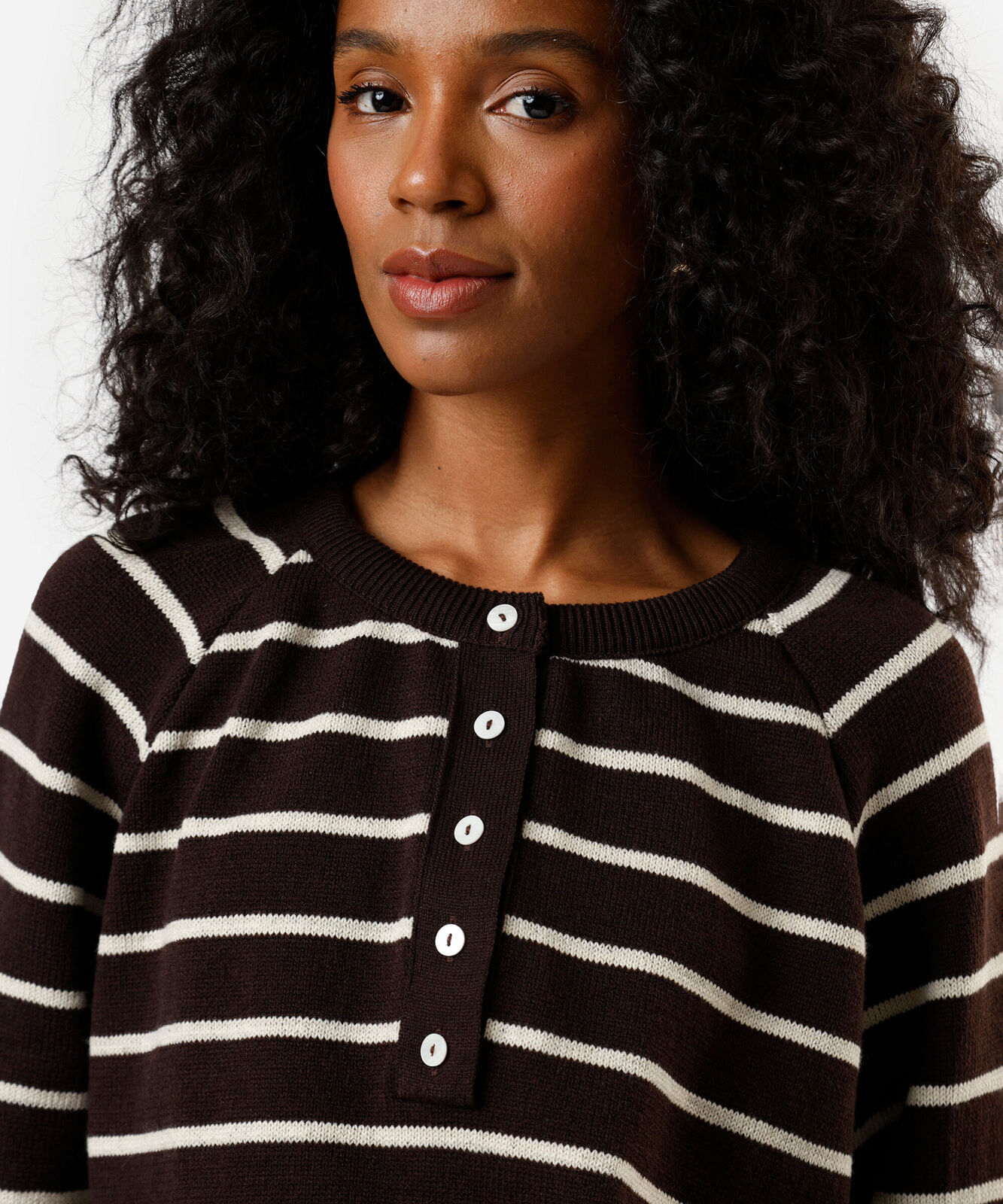 suéter feminino de tricot listrado marrom