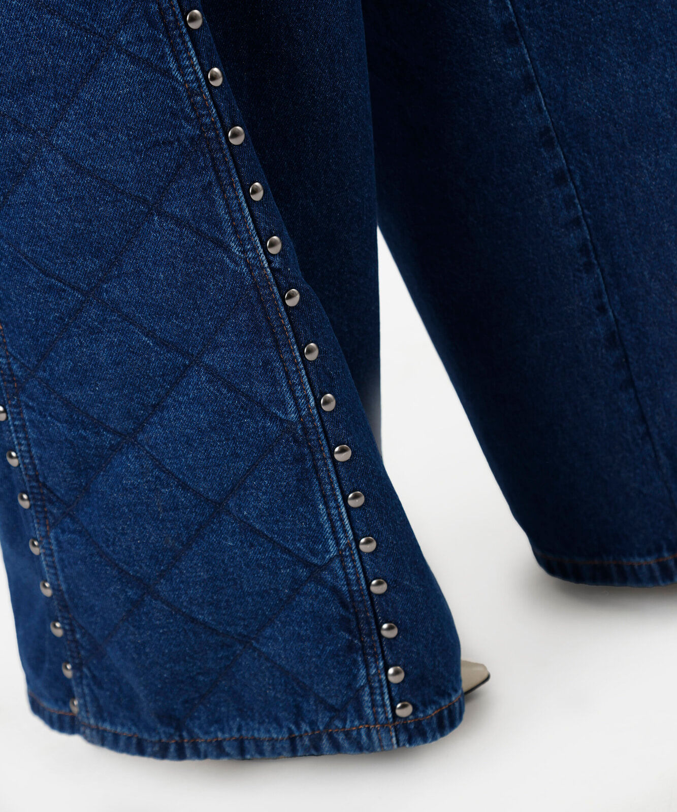 calça super wide leg feminina jeans matelassê com tachas cintura média azul