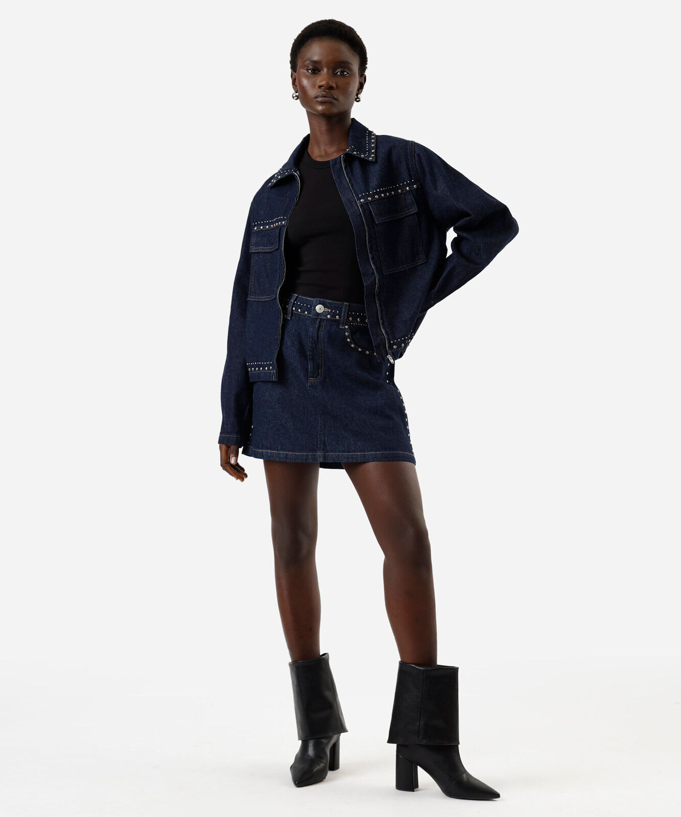 jaqueta feminina jeans com tachas azul