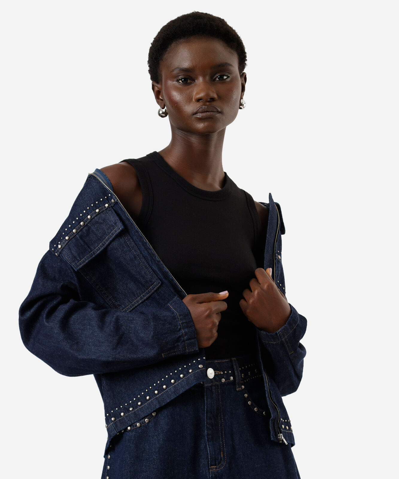jaqueta feminina jeans com tachas azul