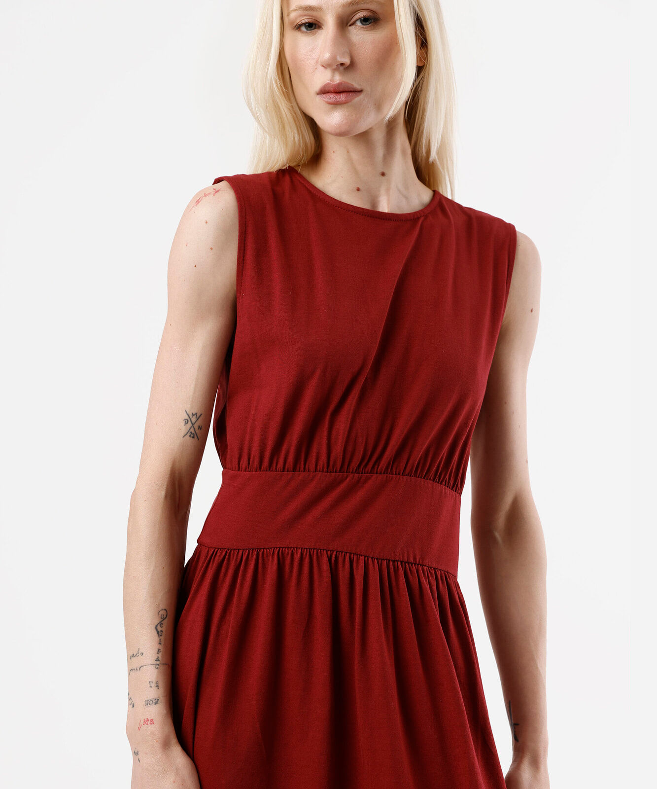 vestido midi feminino de algodão com recorte franzido vermelho