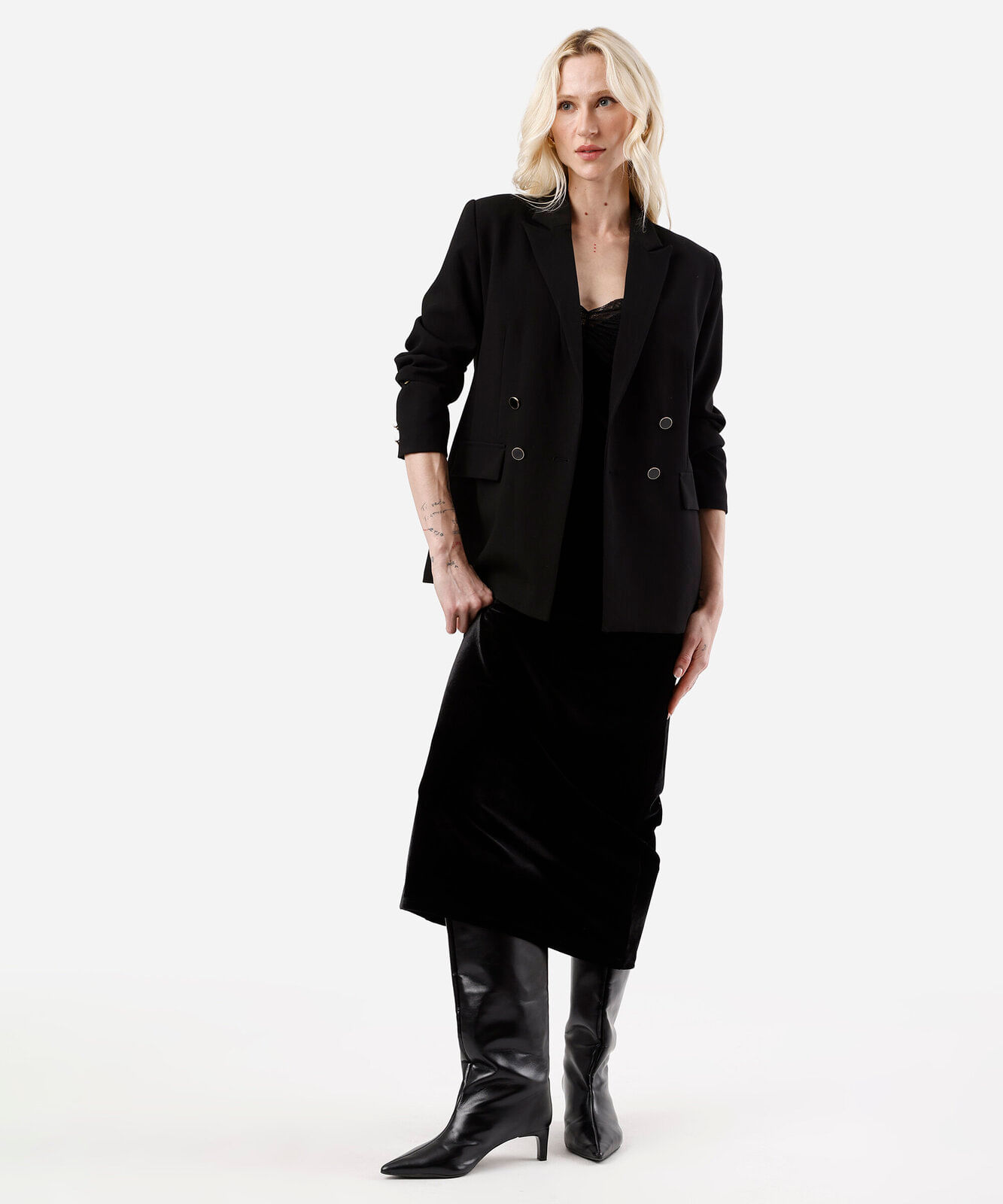 vestido midi alça fina feminino de veludo com renda preto