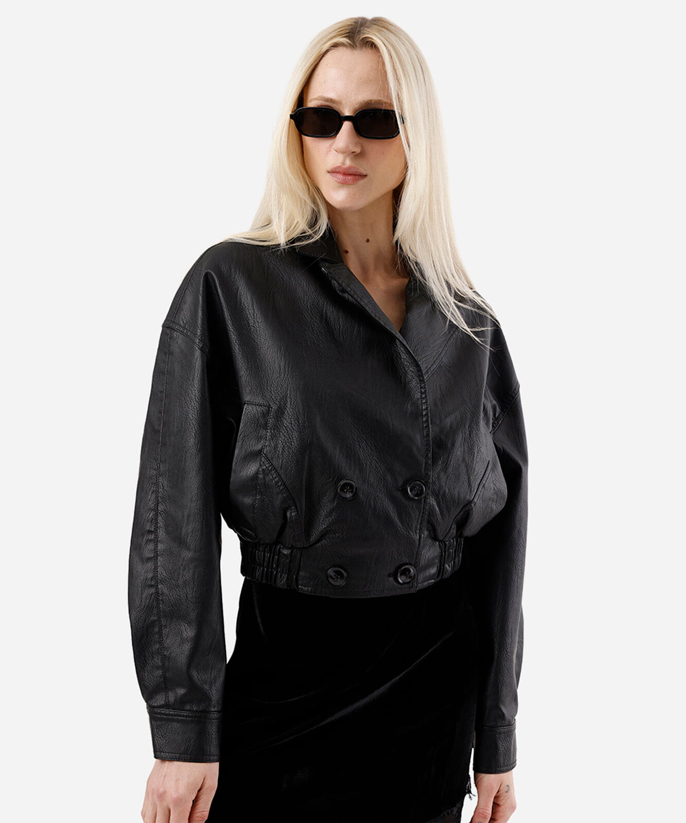 jaqueta bomber feminina de pu com bolsos cropped preta