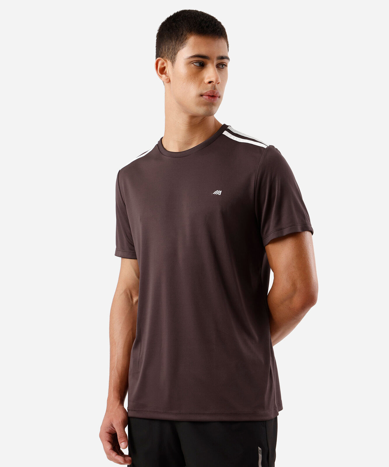 camiseta masculina esportiva com listras vinho