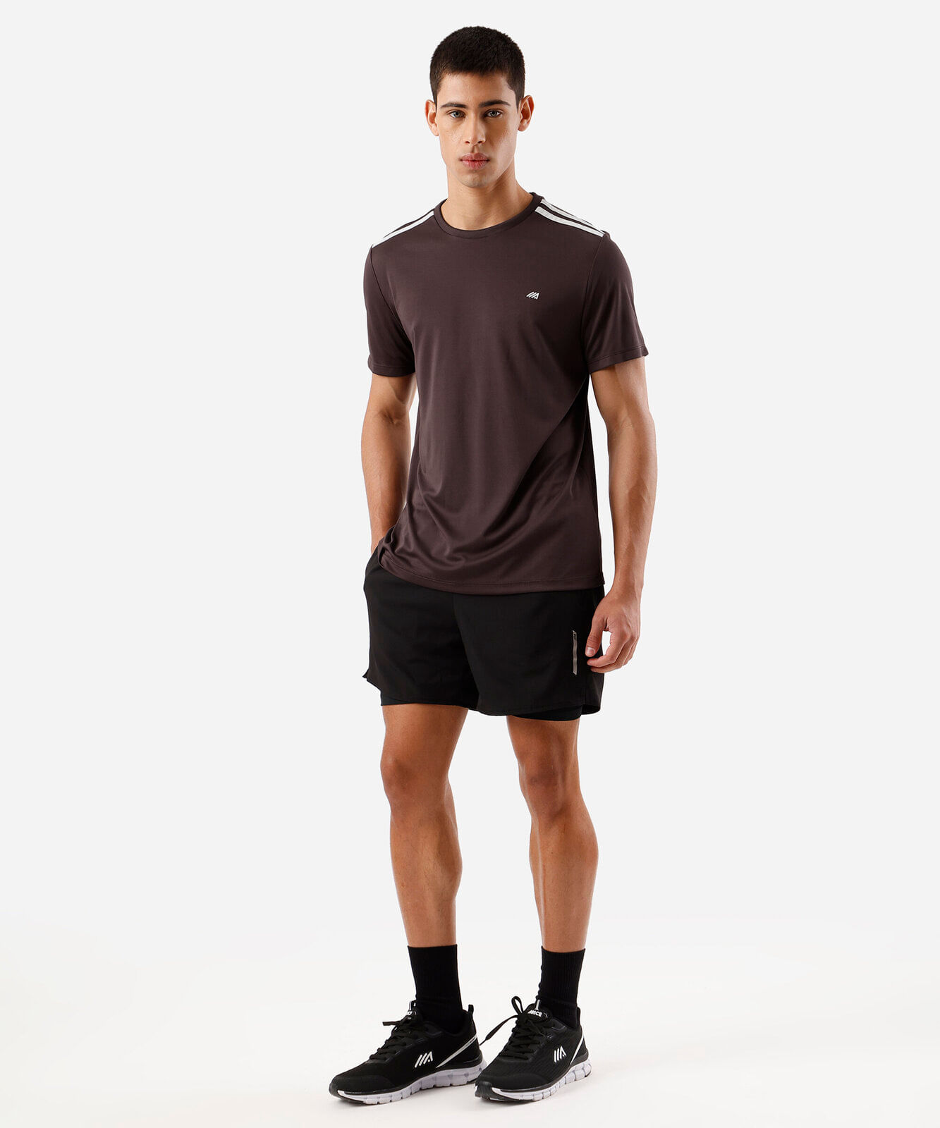 camiseta masculina esportiva com listras vinho