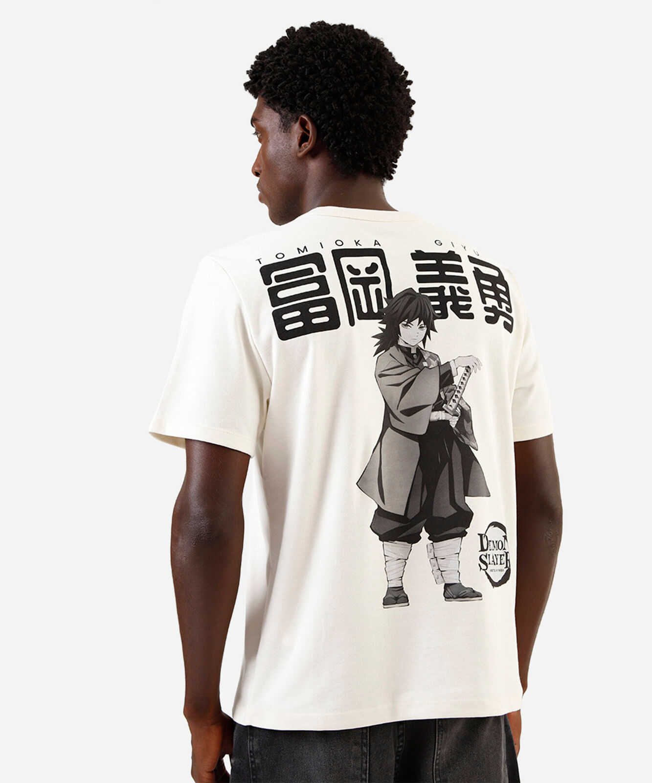 camiseta masculina estampada demon slayer bege
