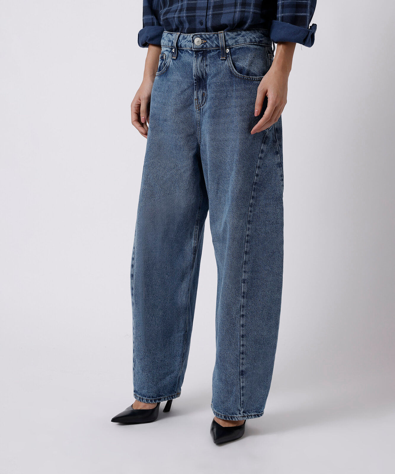 calça barrel unissex jeans com recortes mindset working title azul