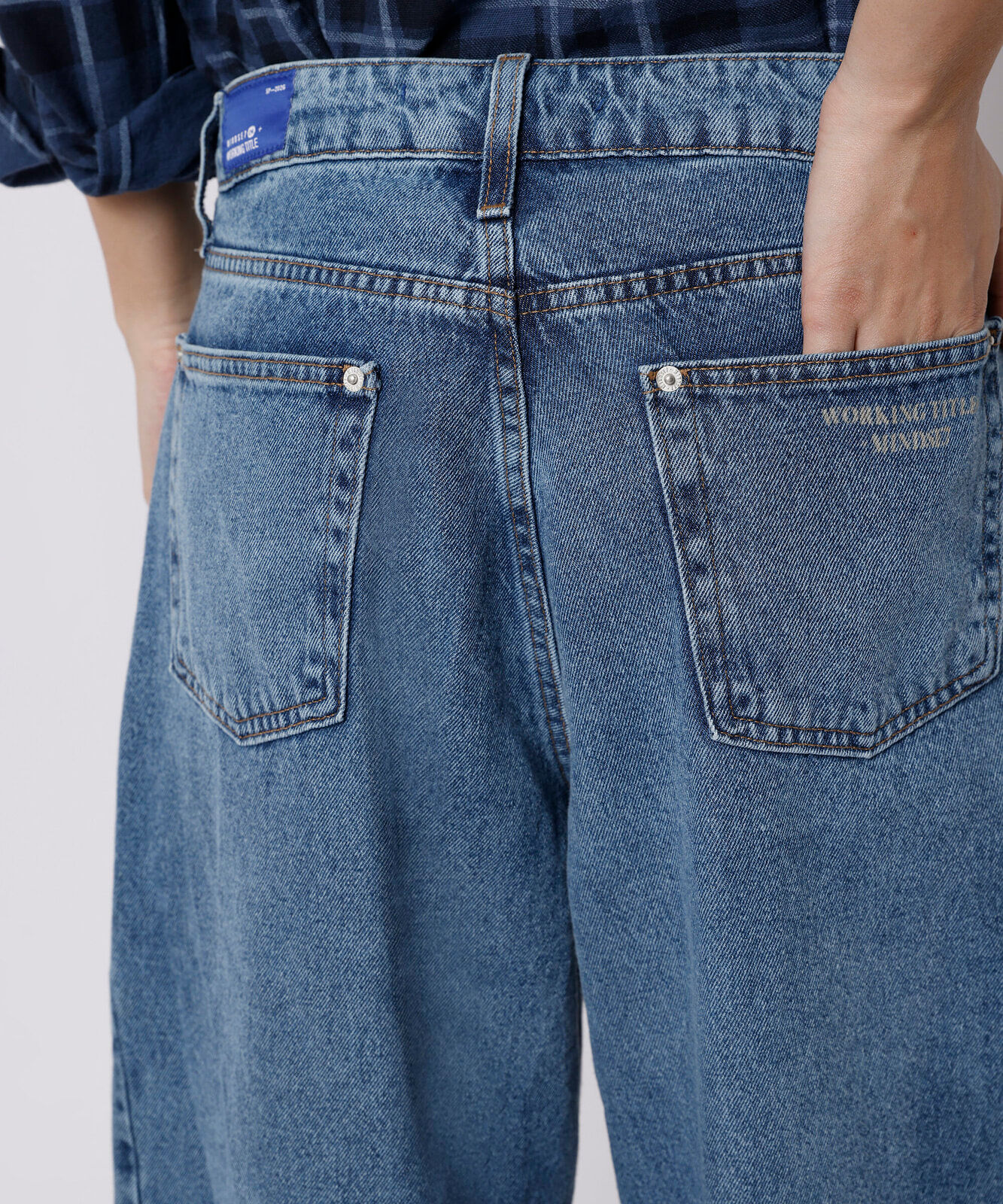 calça barrel unissex jeans com recortes mindset working title azul