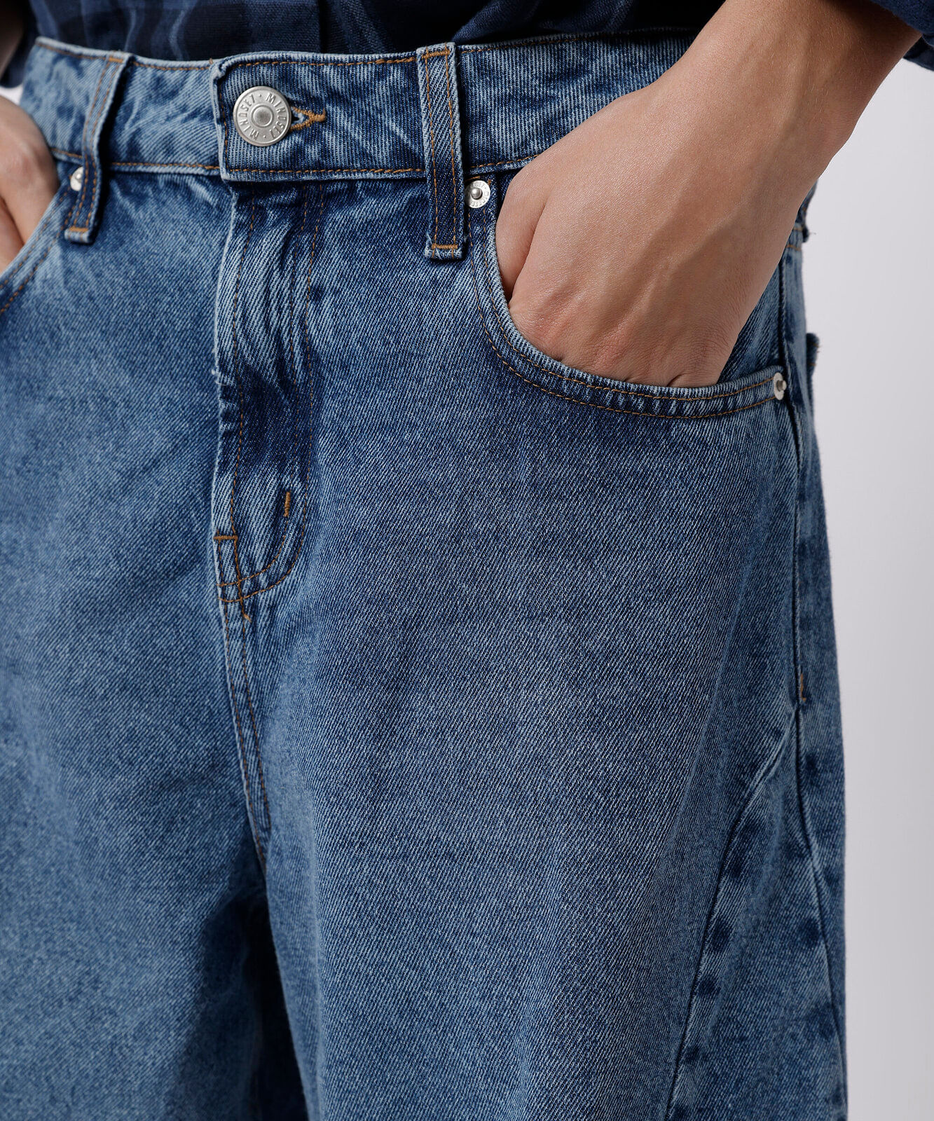 calça barrel unissex jeans com recortes mindset working title azul
