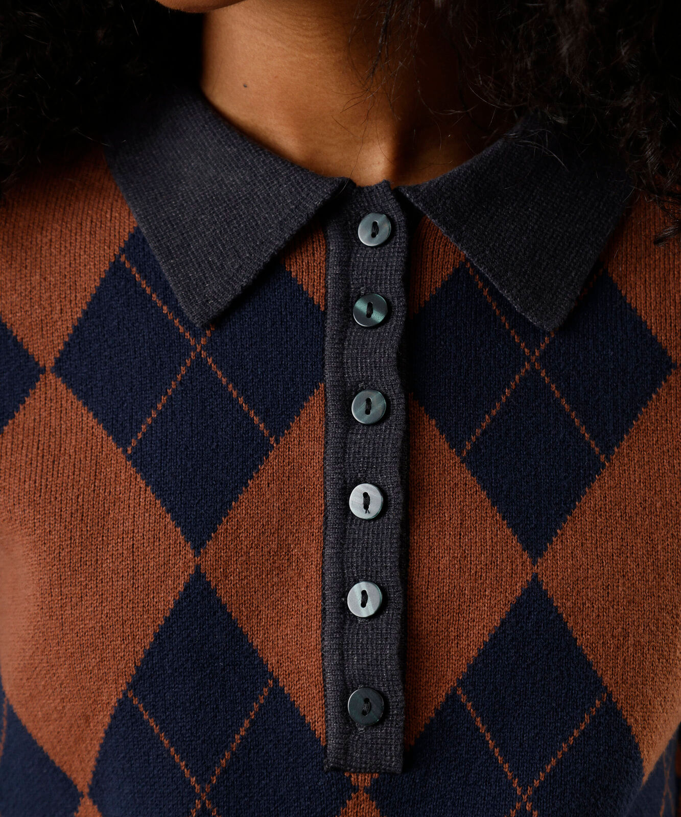 polo feminina de tricot manga longa xadrez argyle cinza
