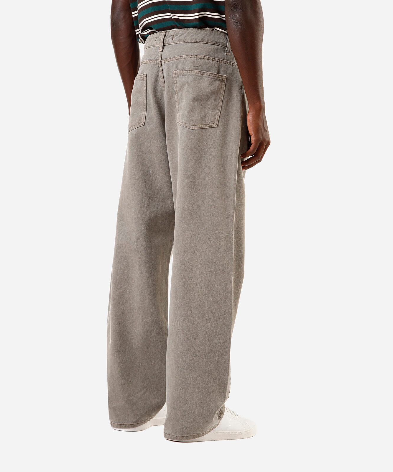 calça jeans super baggy com bolsos verde
