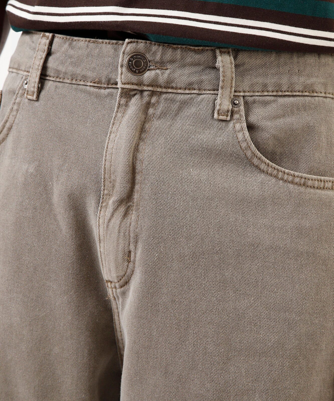 calça jeans super baggy com bolsos verde