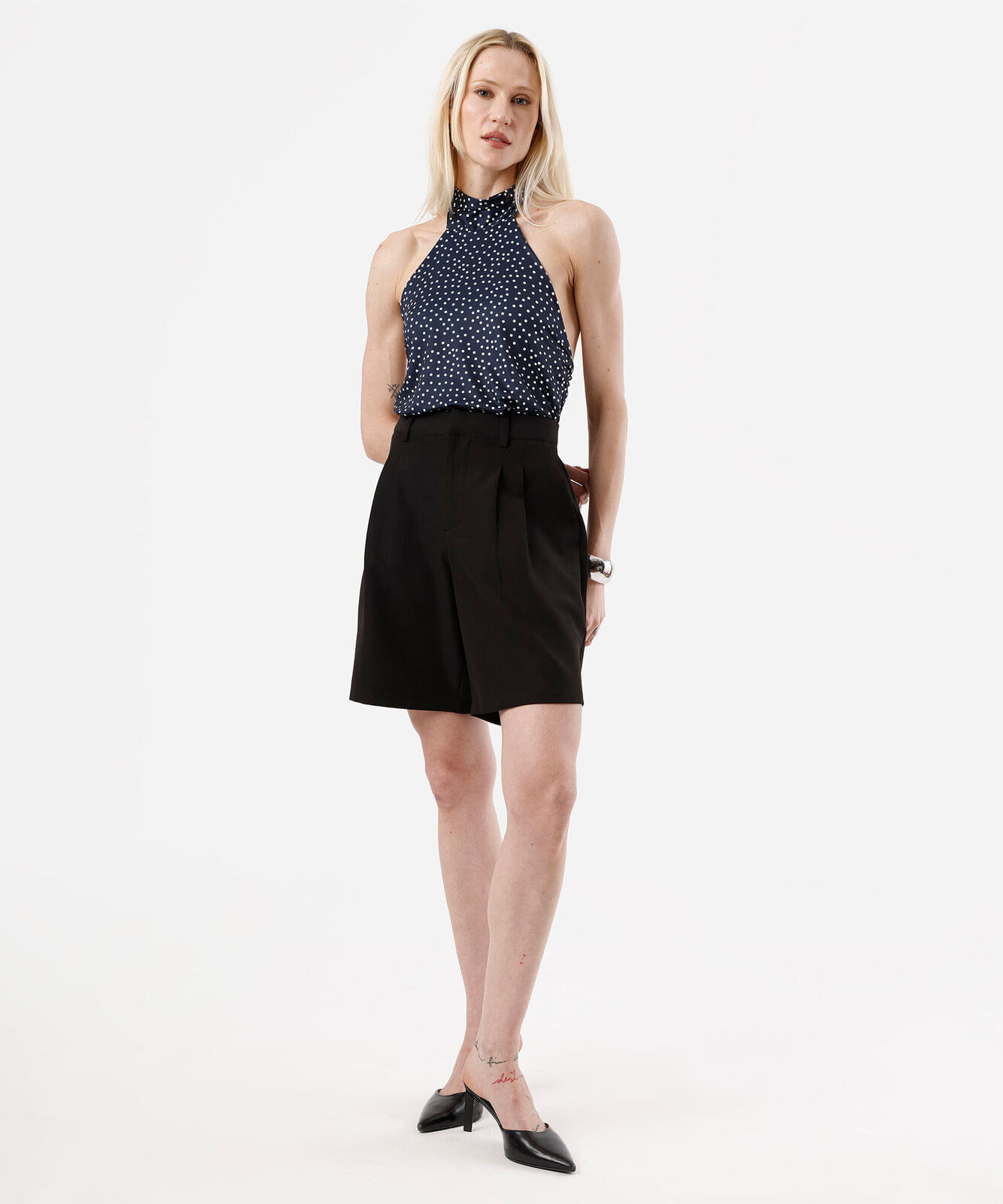 blusa frente única feminina com amarração poá azul