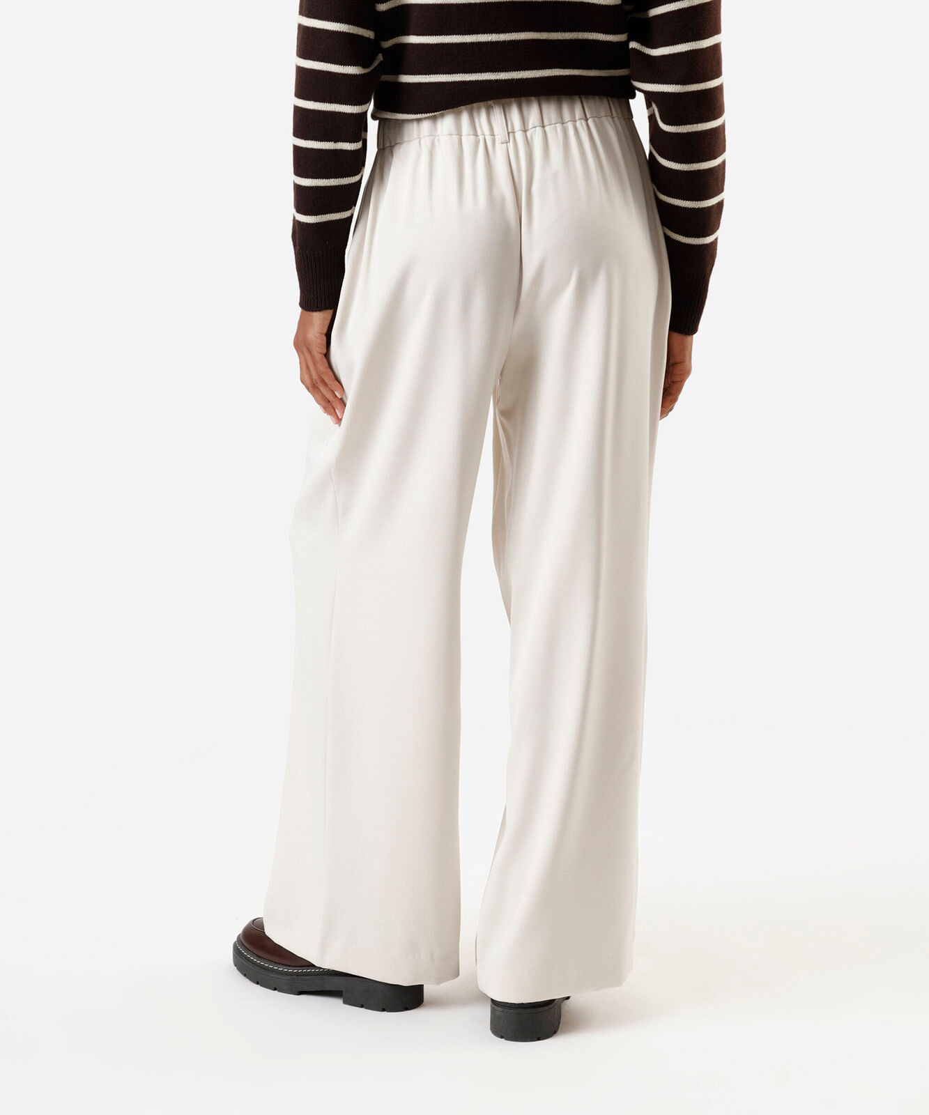 calça wide leg feminina com pregas e amarração bege