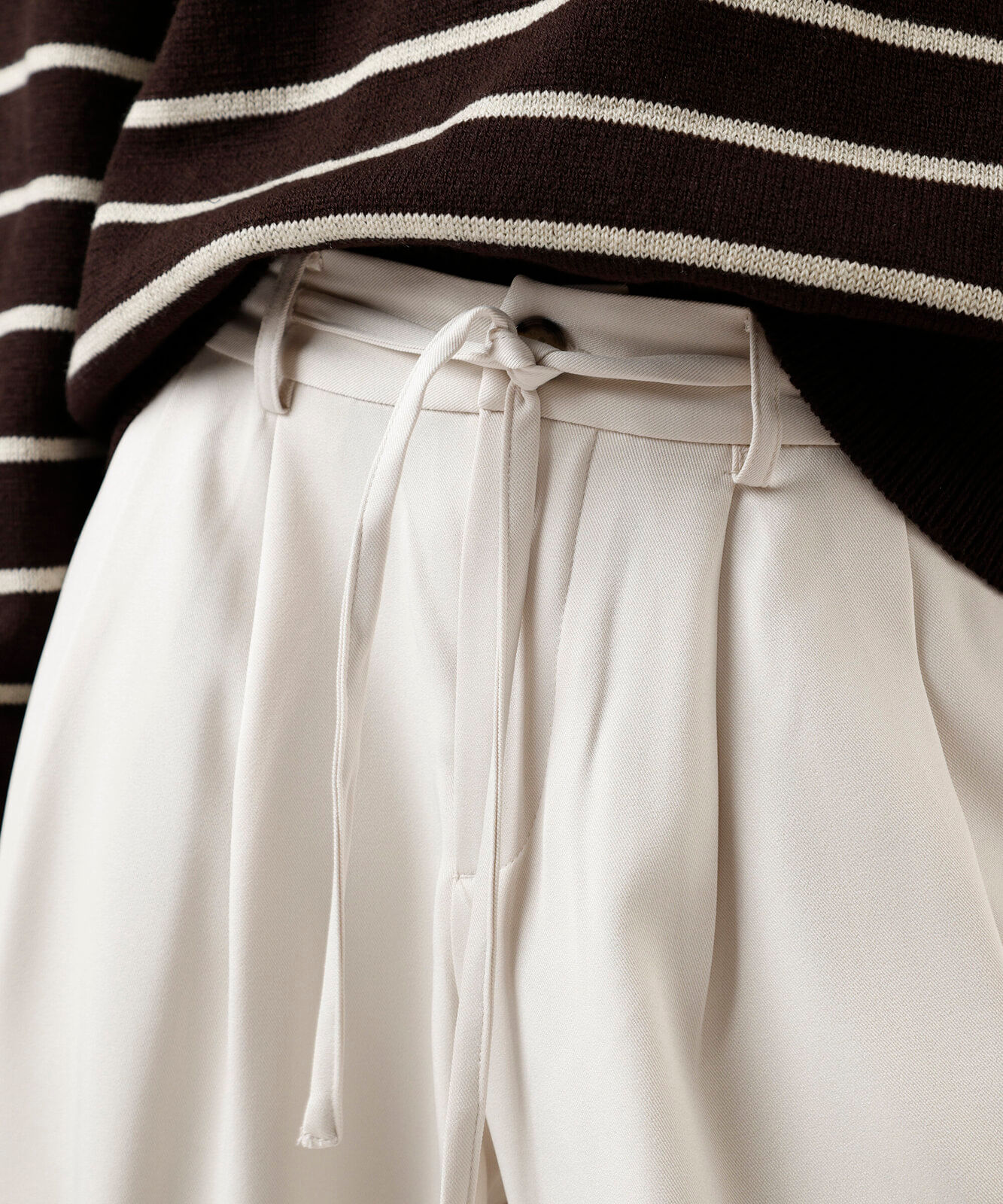 calça wide leg feminina com pregas e amarração bege