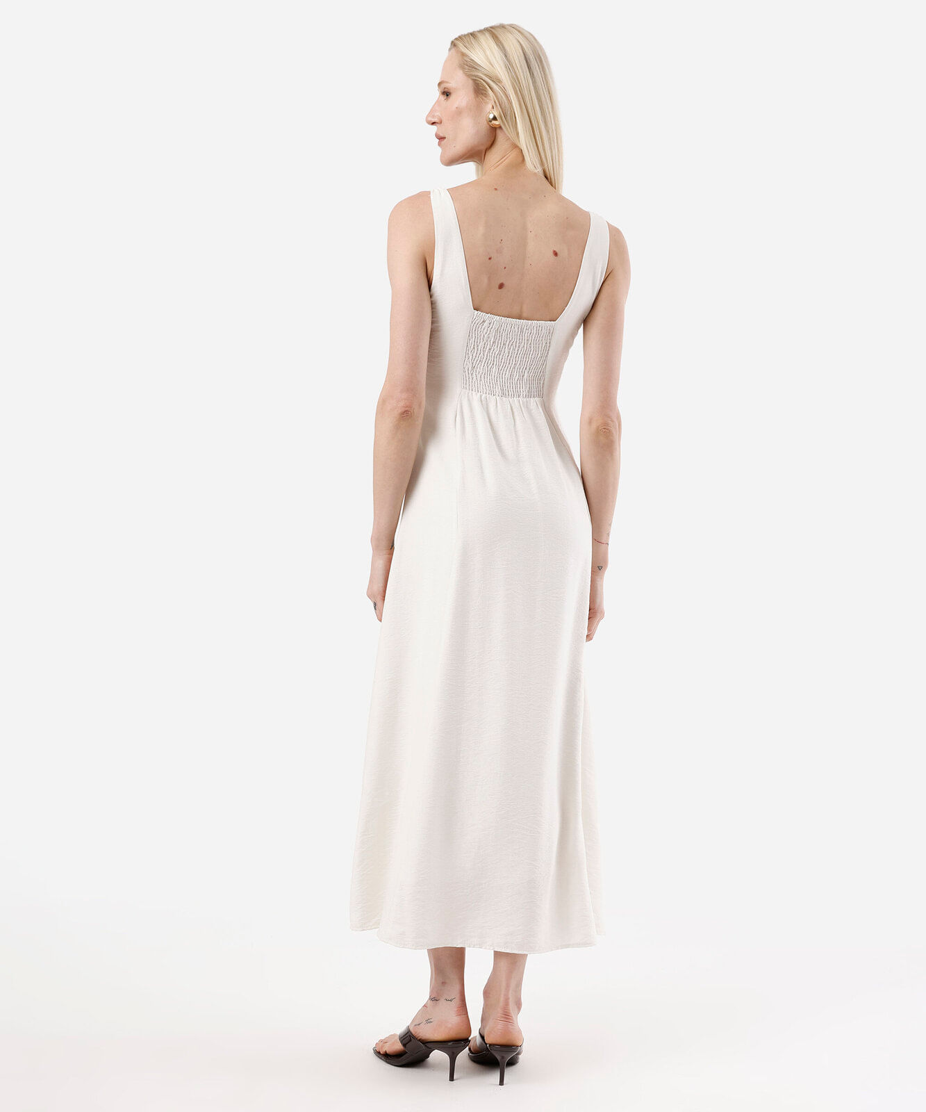 vestido midi evasê feminino com viscose e recortes off white