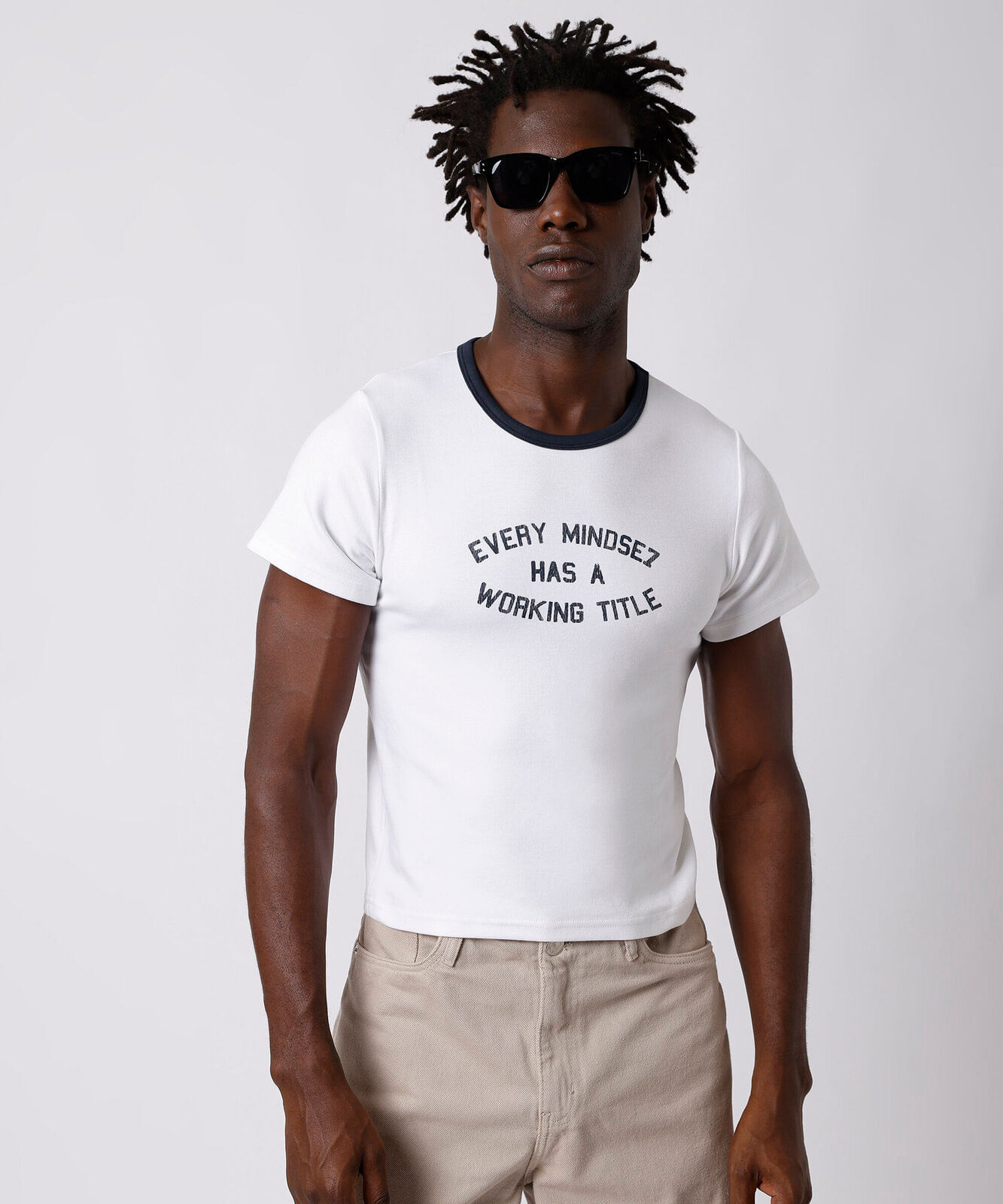blusa baby look unissex de algodão mindset working title branca