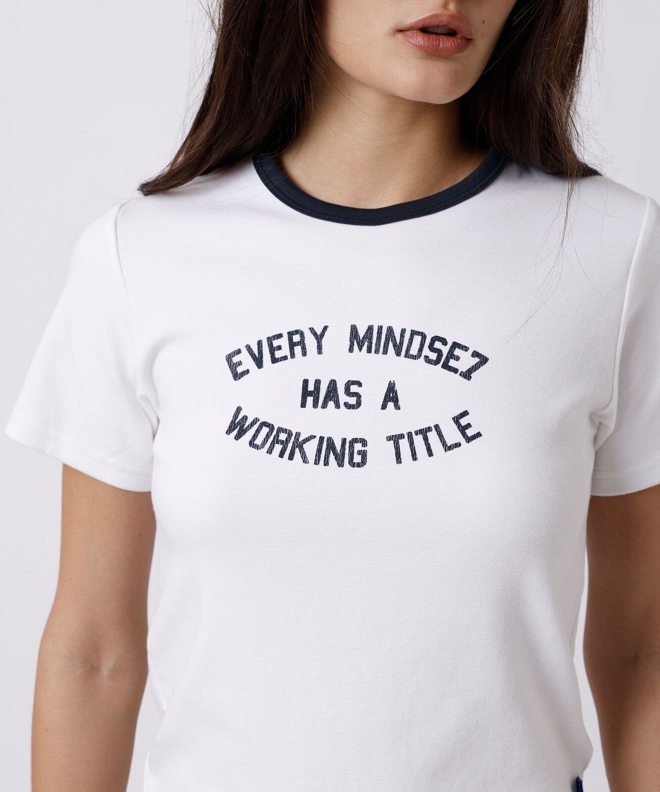 blusa baby look unissex de algodão mindset working title branca