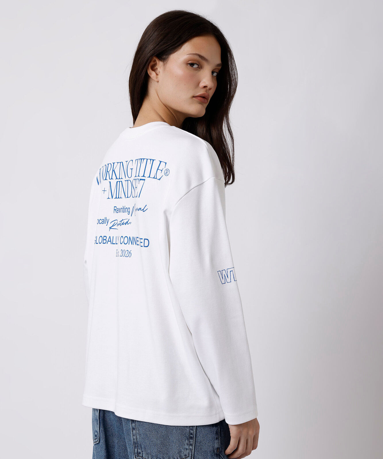 camiseta unissex de algodão manga longa mindset working title branca